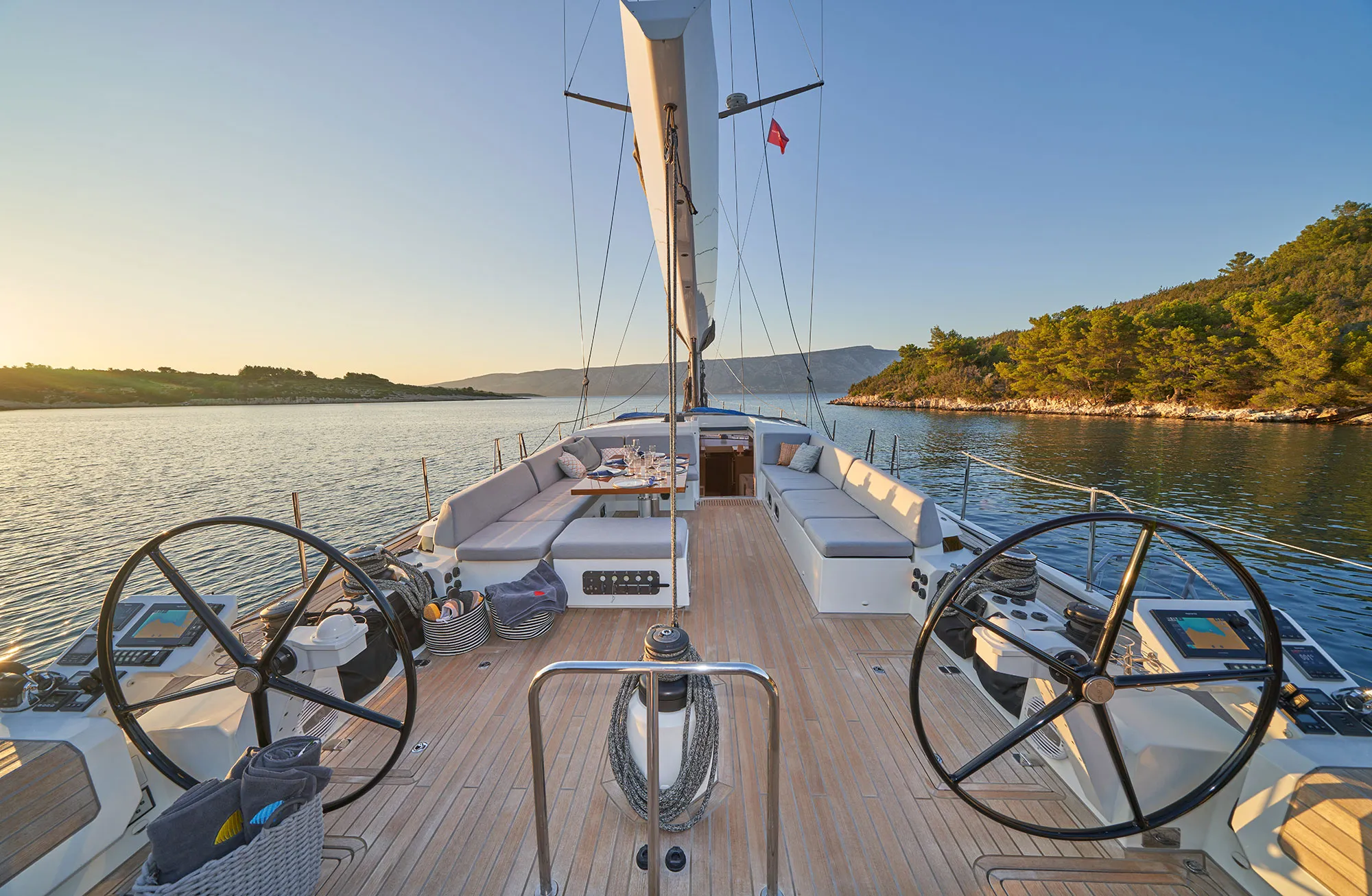 CNB 76 AENEA — yacht photo 7