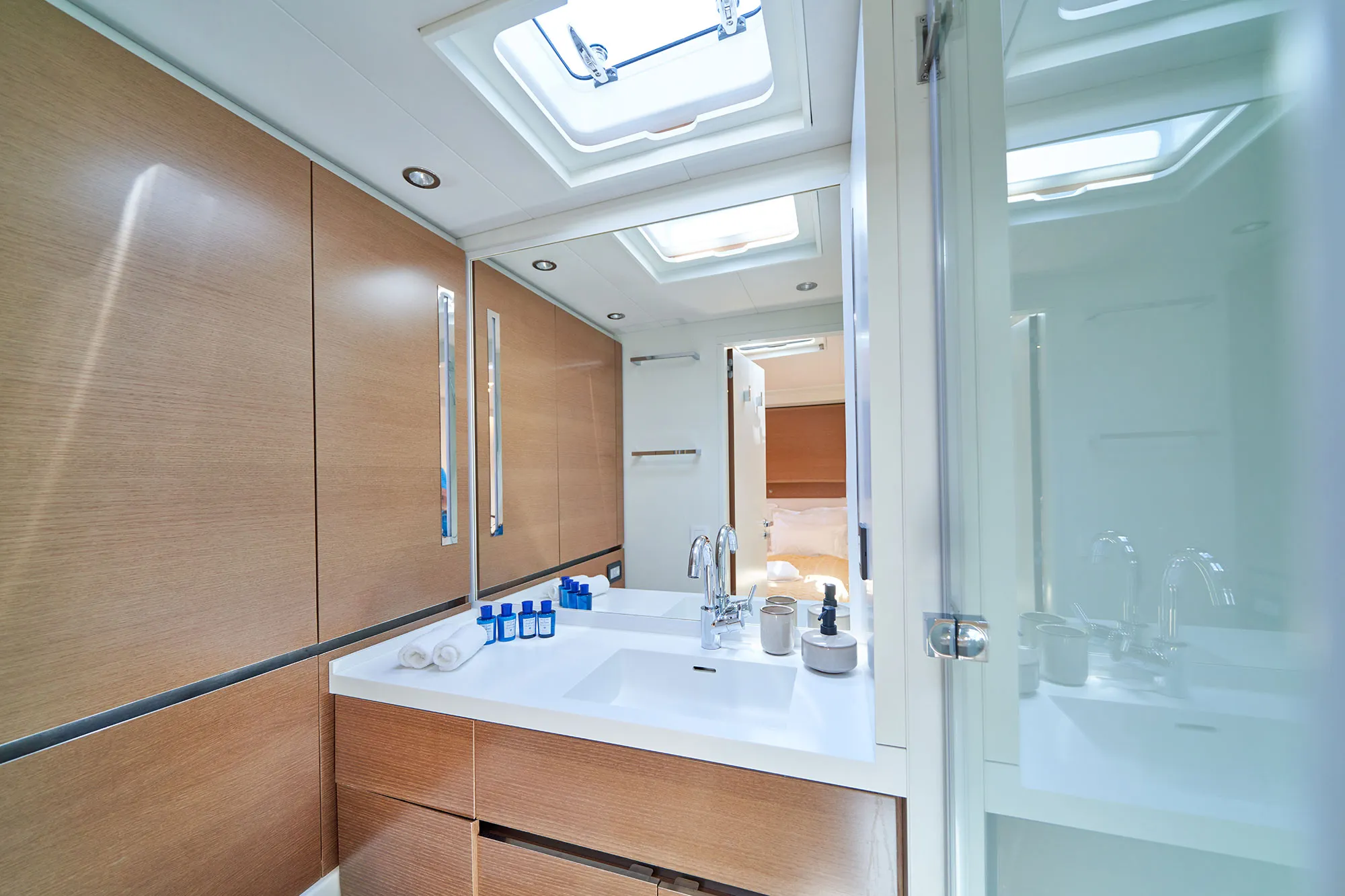 CNB 76 AENEA — yacht photo 10