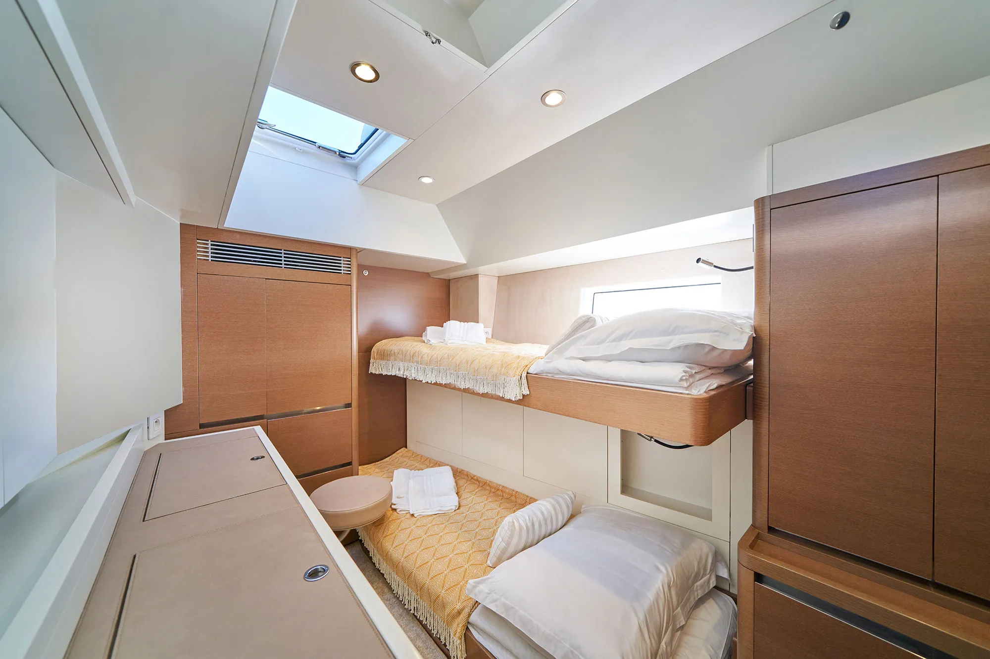 CNB 76 AENEA — yacht photo 19