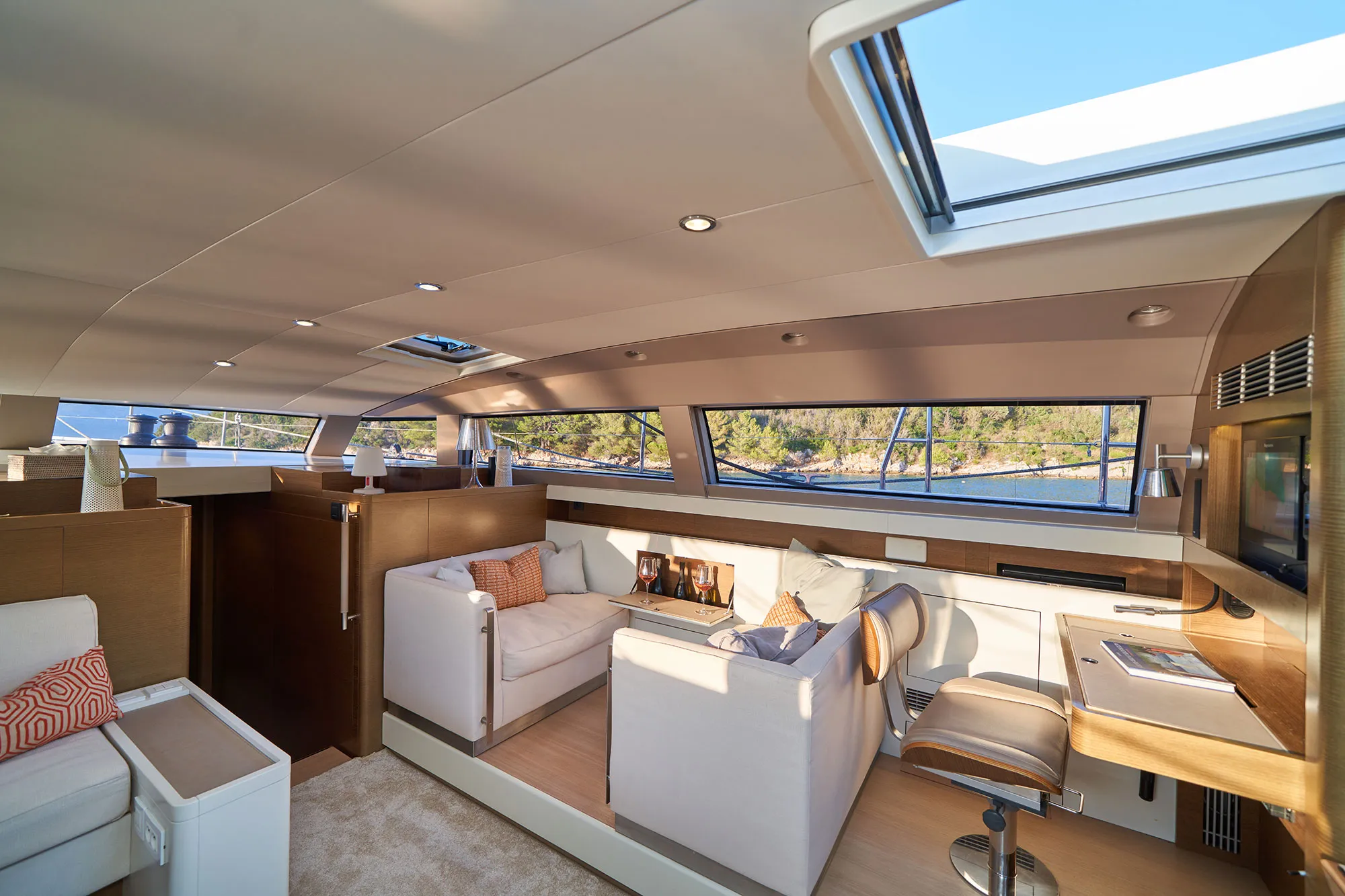 CNB 76 AENEA — yacht photo 3