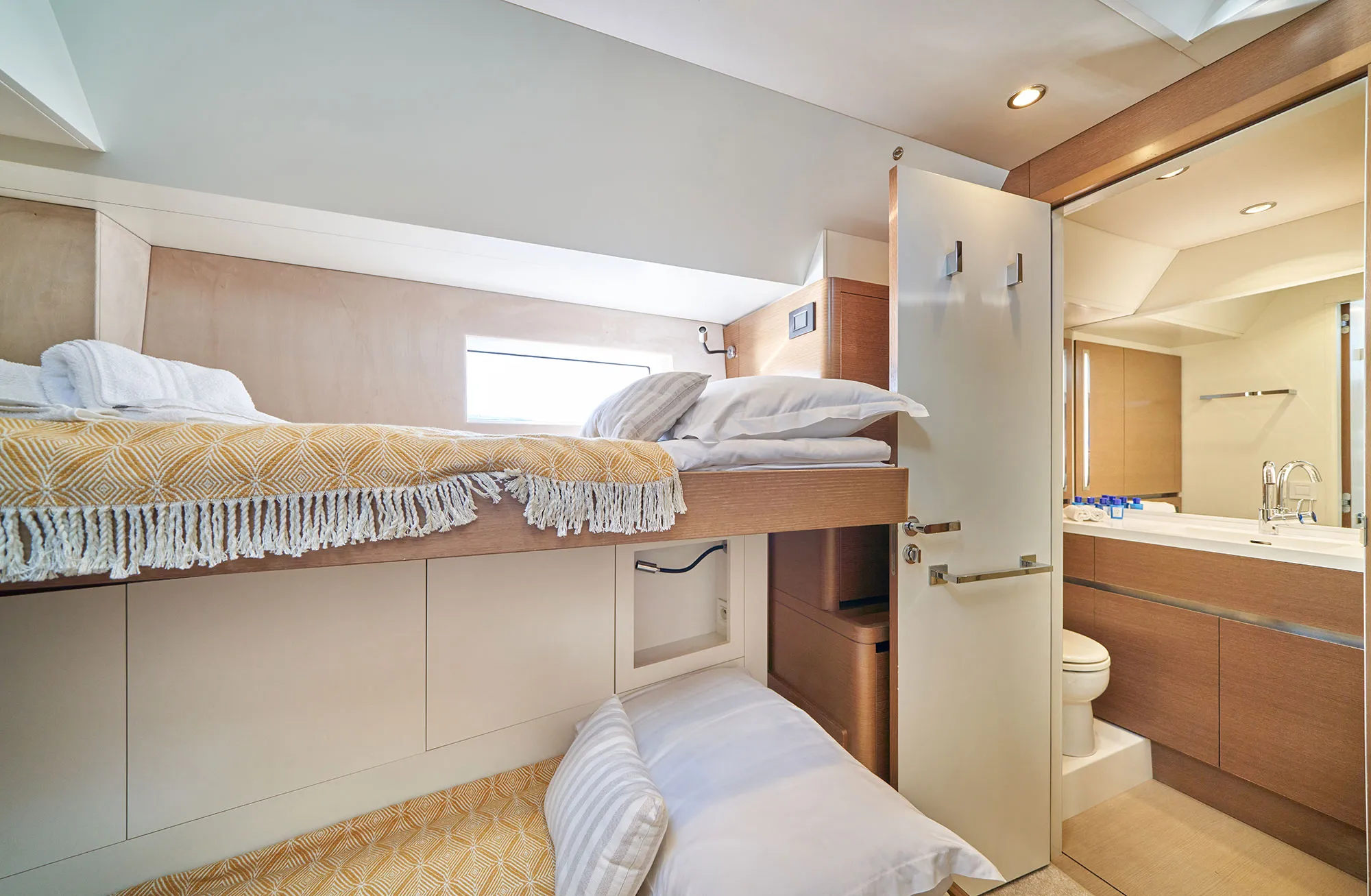 CNB 76 AENEA — yacht photo 6