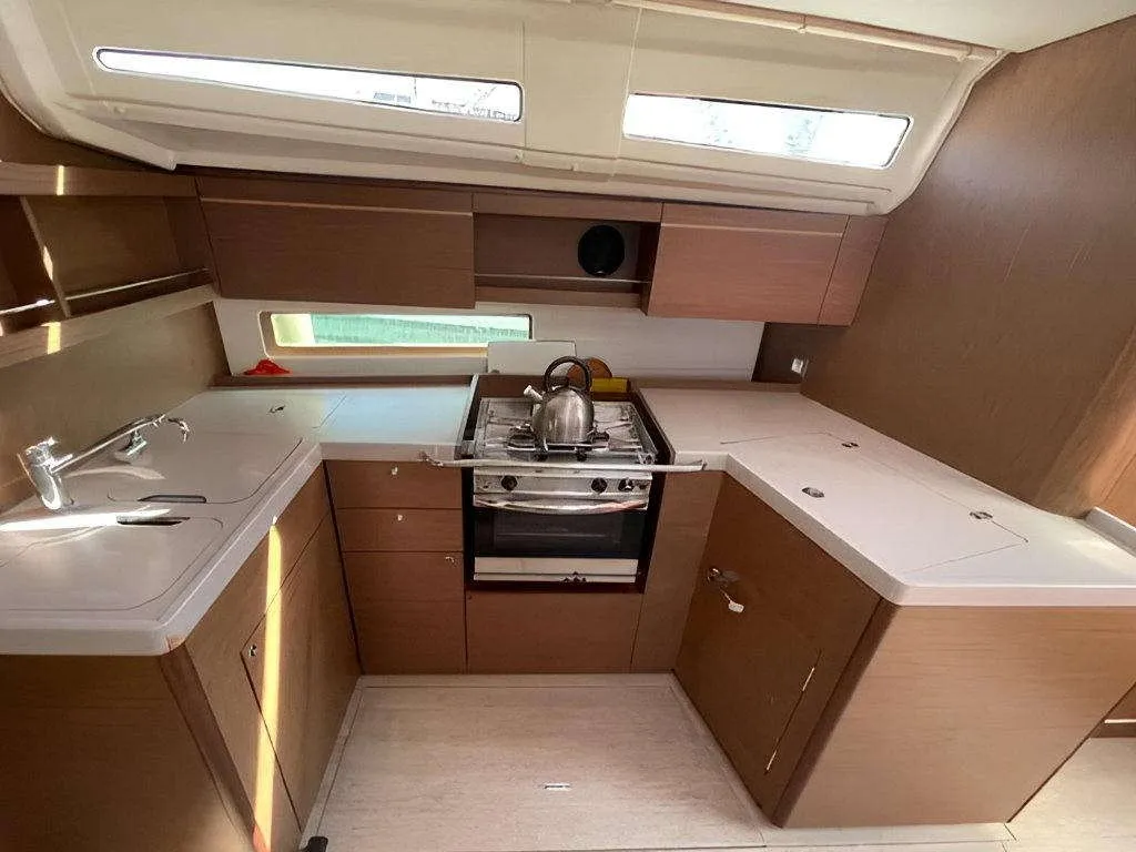 Oceanis 40.1 ALMA LIBRE VII — fotografia jachty 2