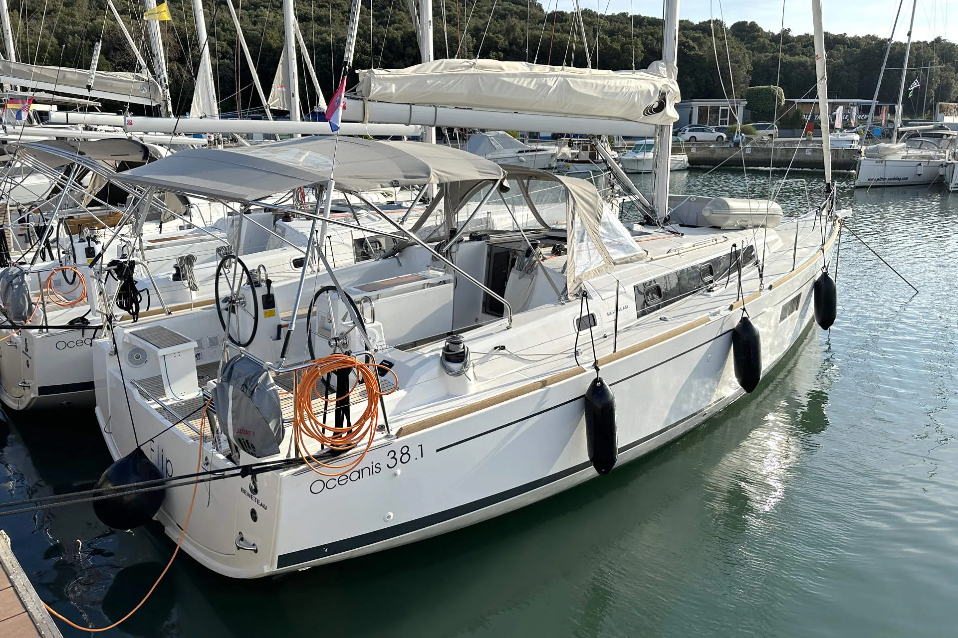 Oceanis 38.1 Flip — фотография яхты 3