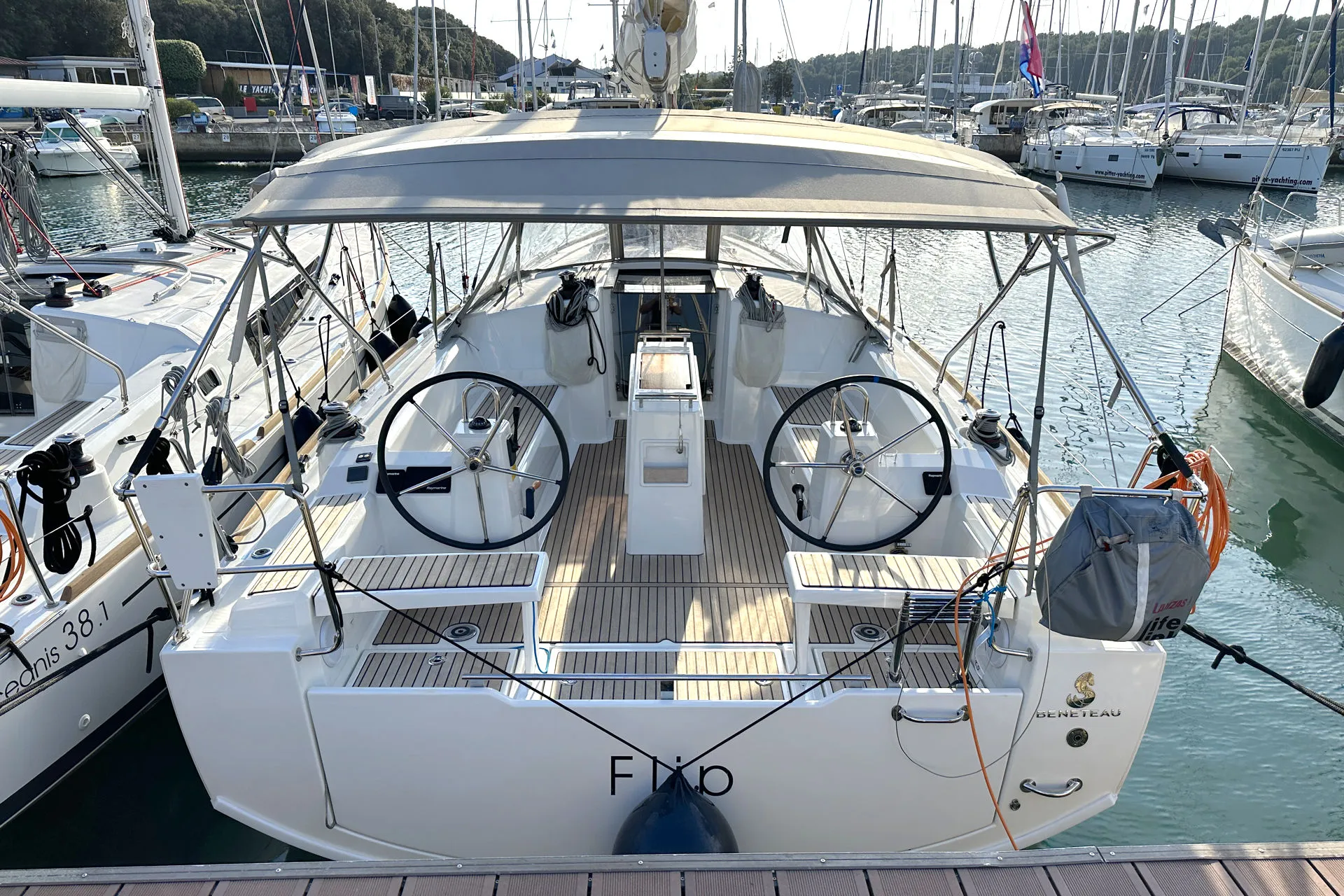 Oceanis 38.1 Flip — фотография яхты 2