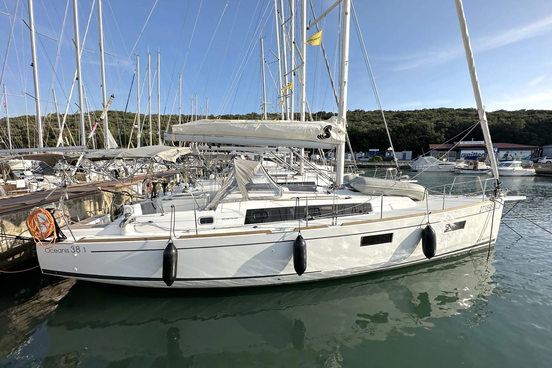 Oceanis 38.1 Flip — фотография яхты 13