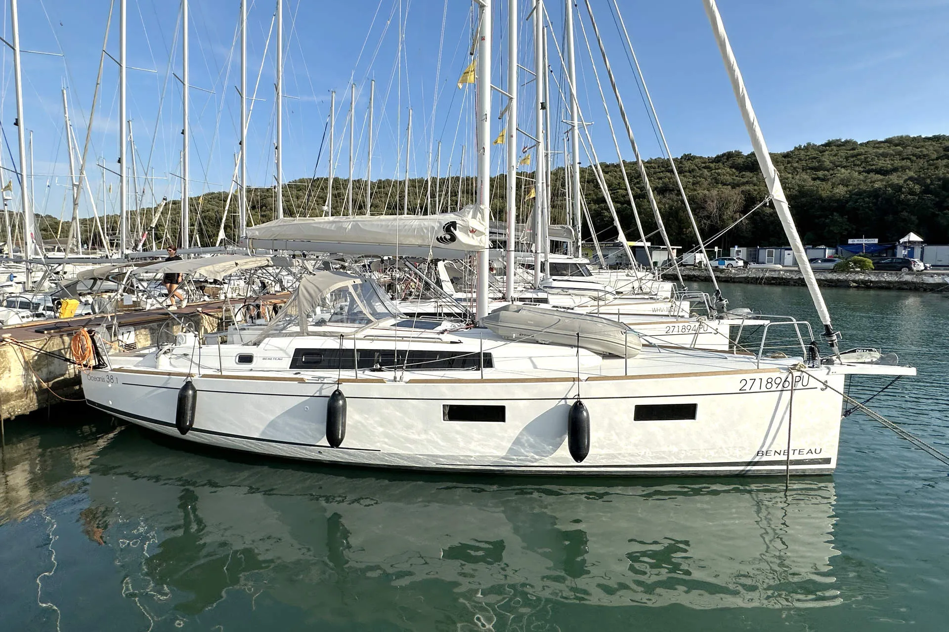 Oceanis 38.1 Flip — фотография яхты 14