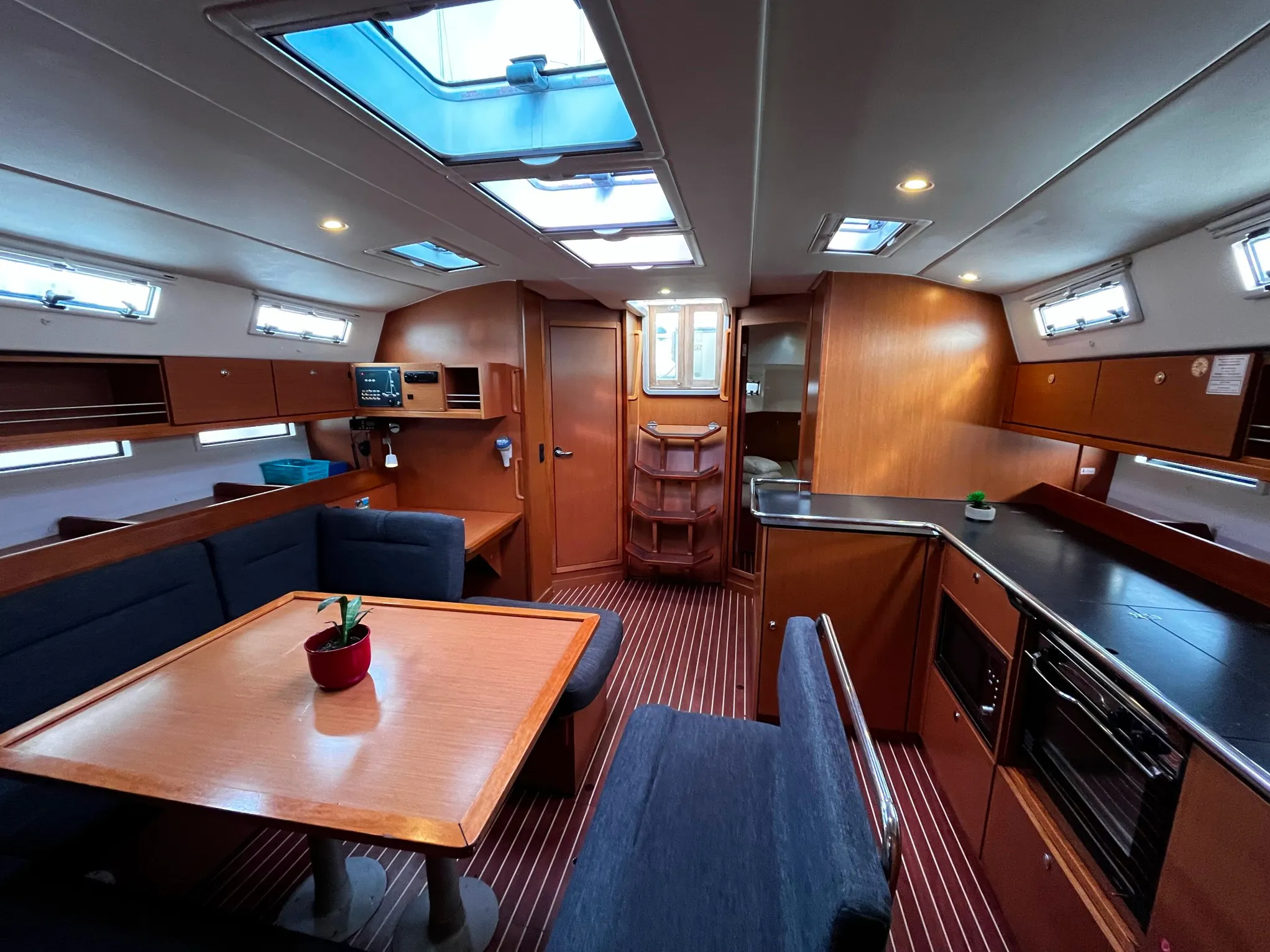 Bavaria Cruiser 45 Lavsa — фотография яхты 3