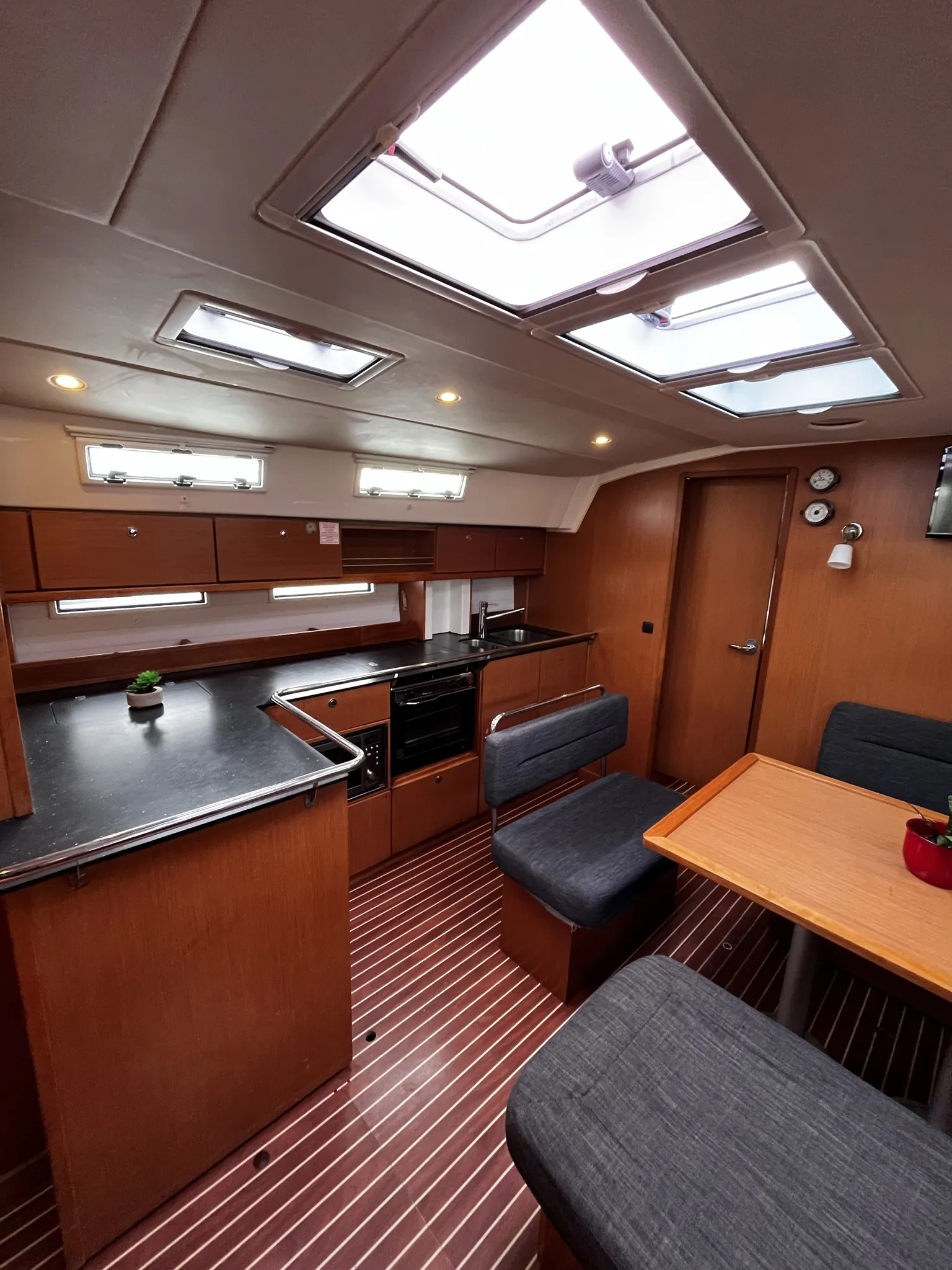Bavaria Cruiser 45 Lavsa — фотография яхты 15