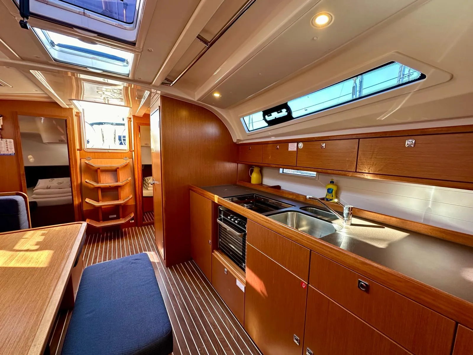 Bavaria Cruiser 41 Sapphire — снимка на яхтата 2