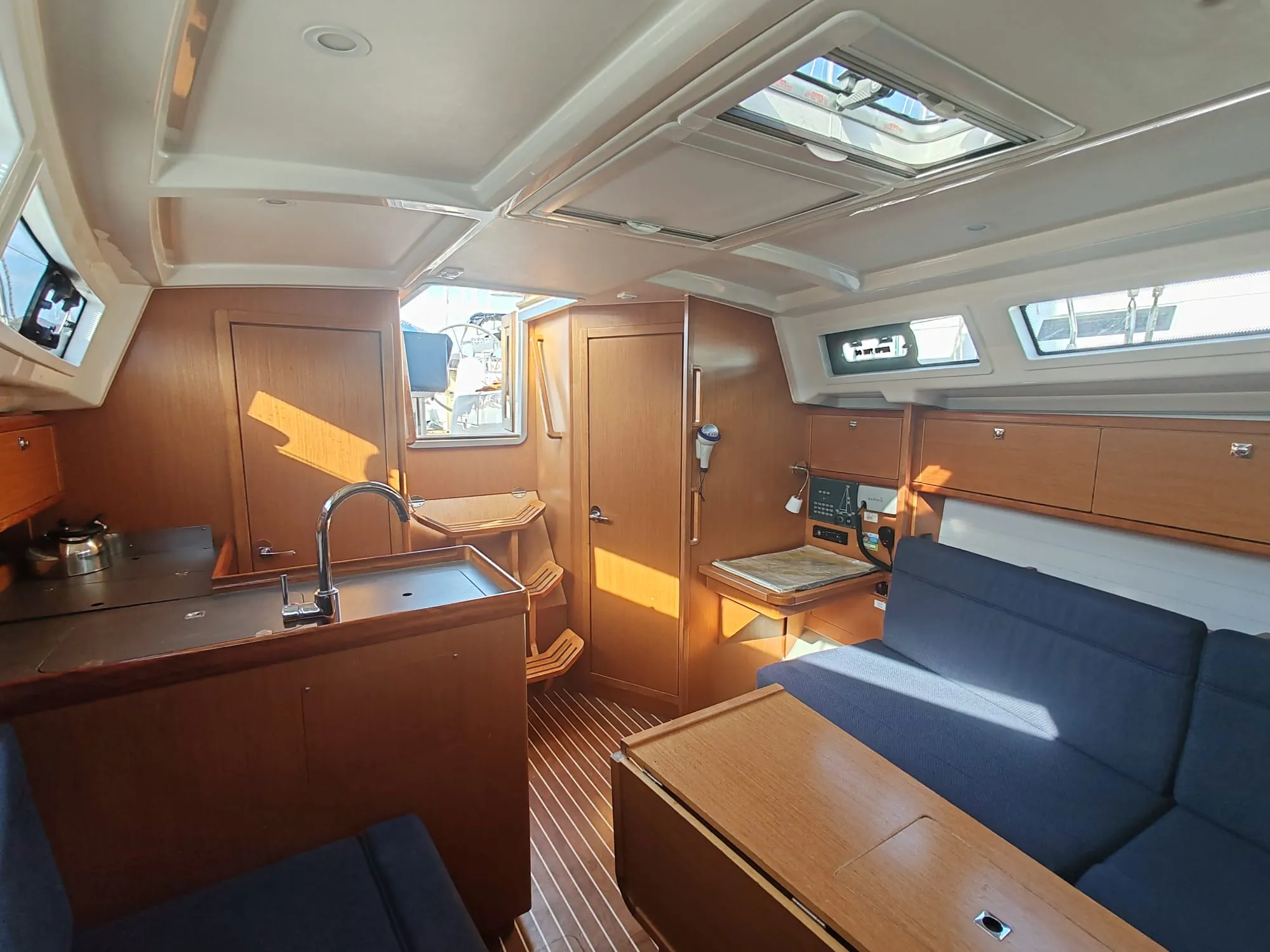 Bavaria Cruiser 34 Baltazar — снимка на яхтата 2