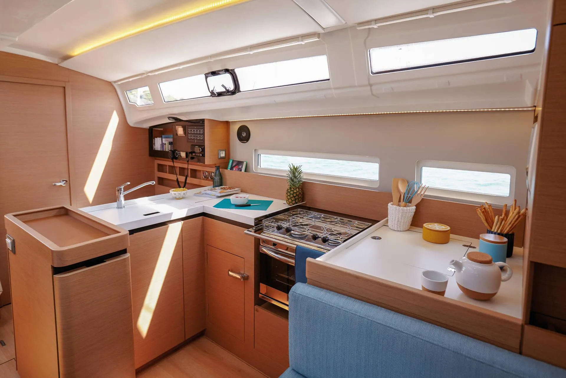 Sun Odyssey 410 Intrepida — yacht photo 10