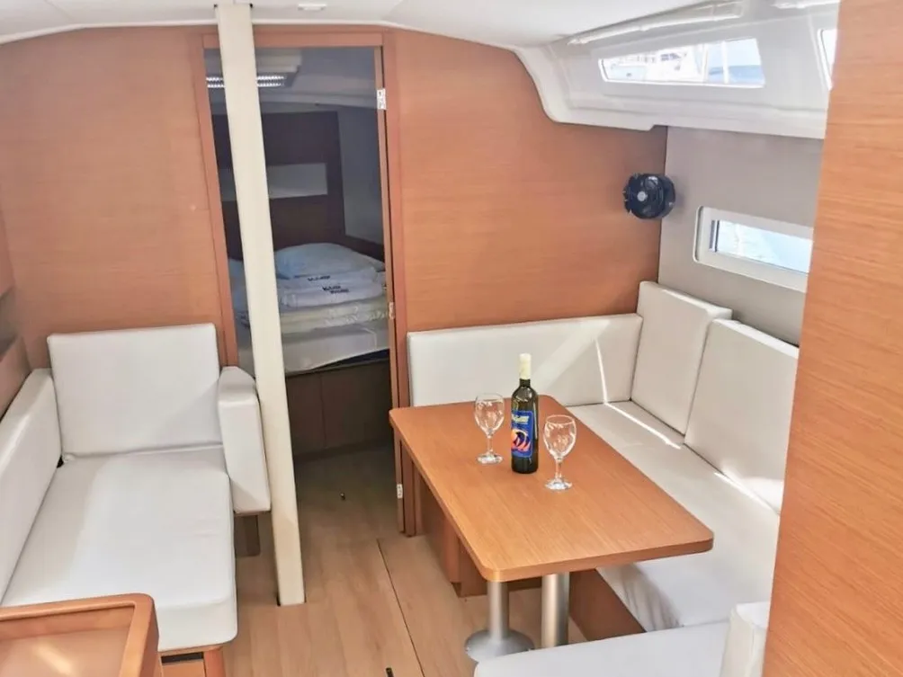 Sun Odyssey 410 HAWKING — yacht photo 3