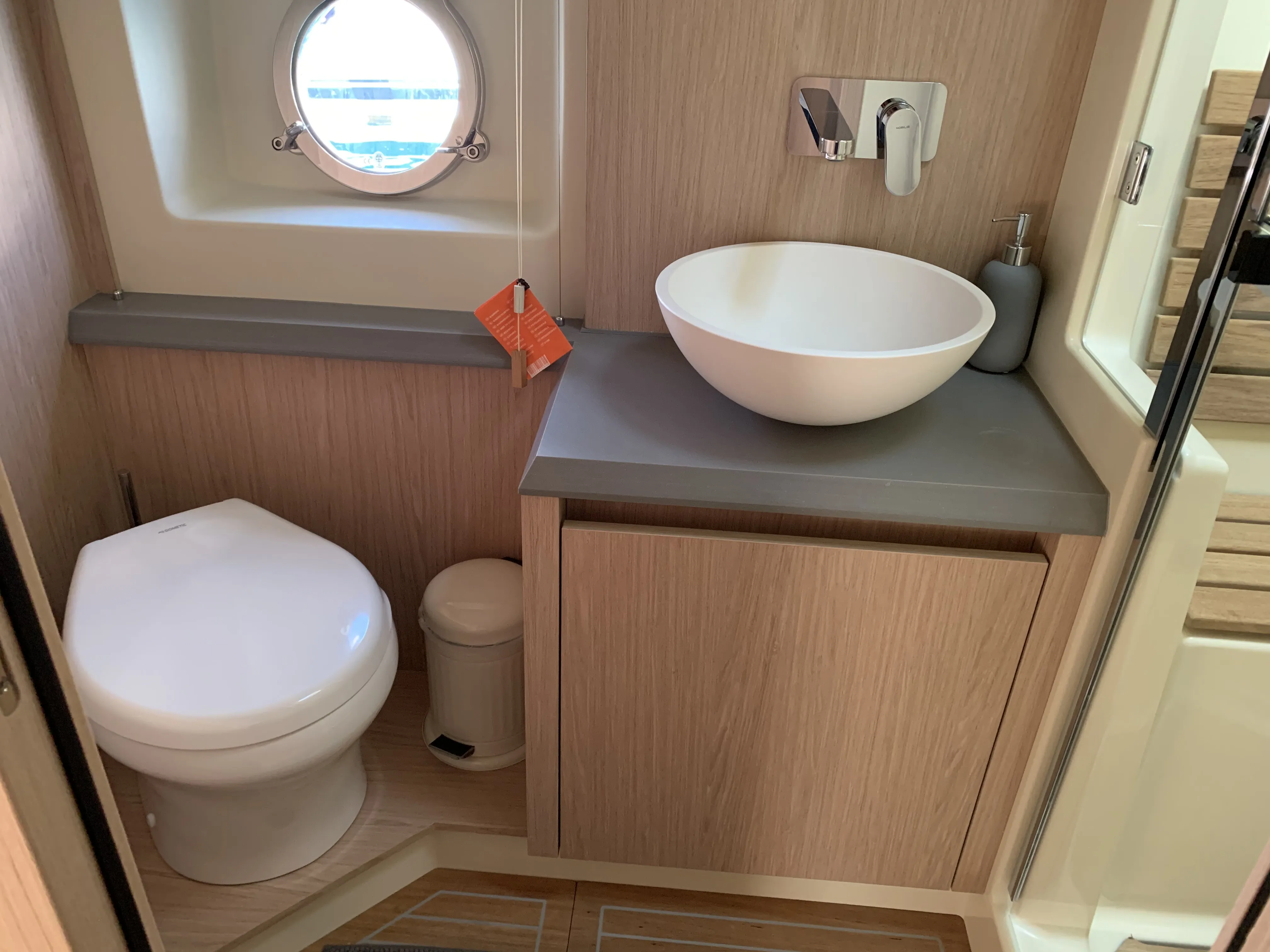 Monte Carlo 5 Sundowner — yacht photo 10