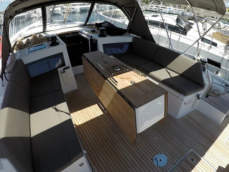 Dufour 470 Avanti — yacht photo 2