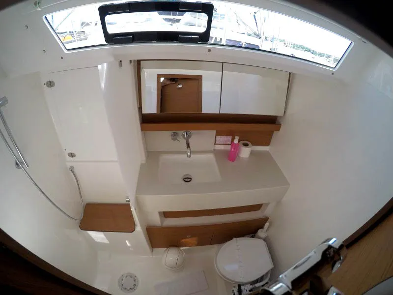 Dufour 470 Avanti — yacht photo 6