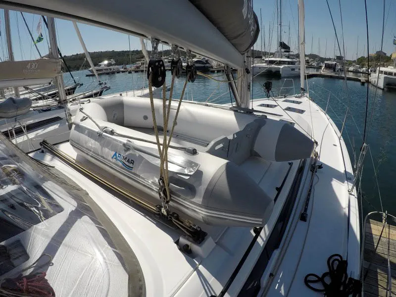 Dufour 470 Adelante — yacht photo 4