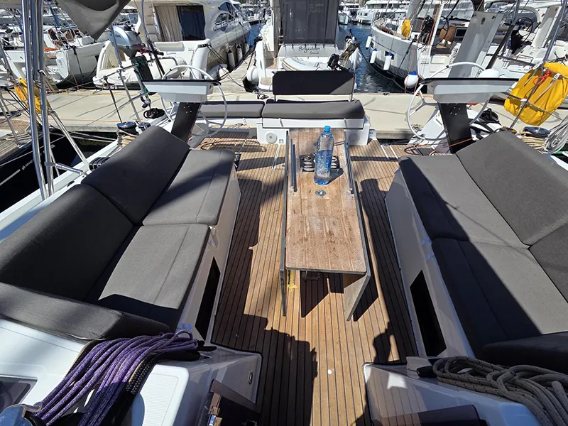 Dufour 470 Adelante — yacht photo 11