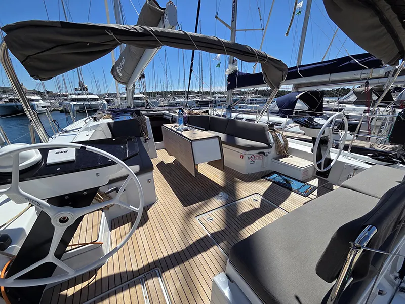 Dufour 470 Adelante — yacht photo 20