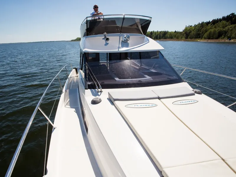 Platinum 989 Flybridge (Premiera) — фотография яхты 8