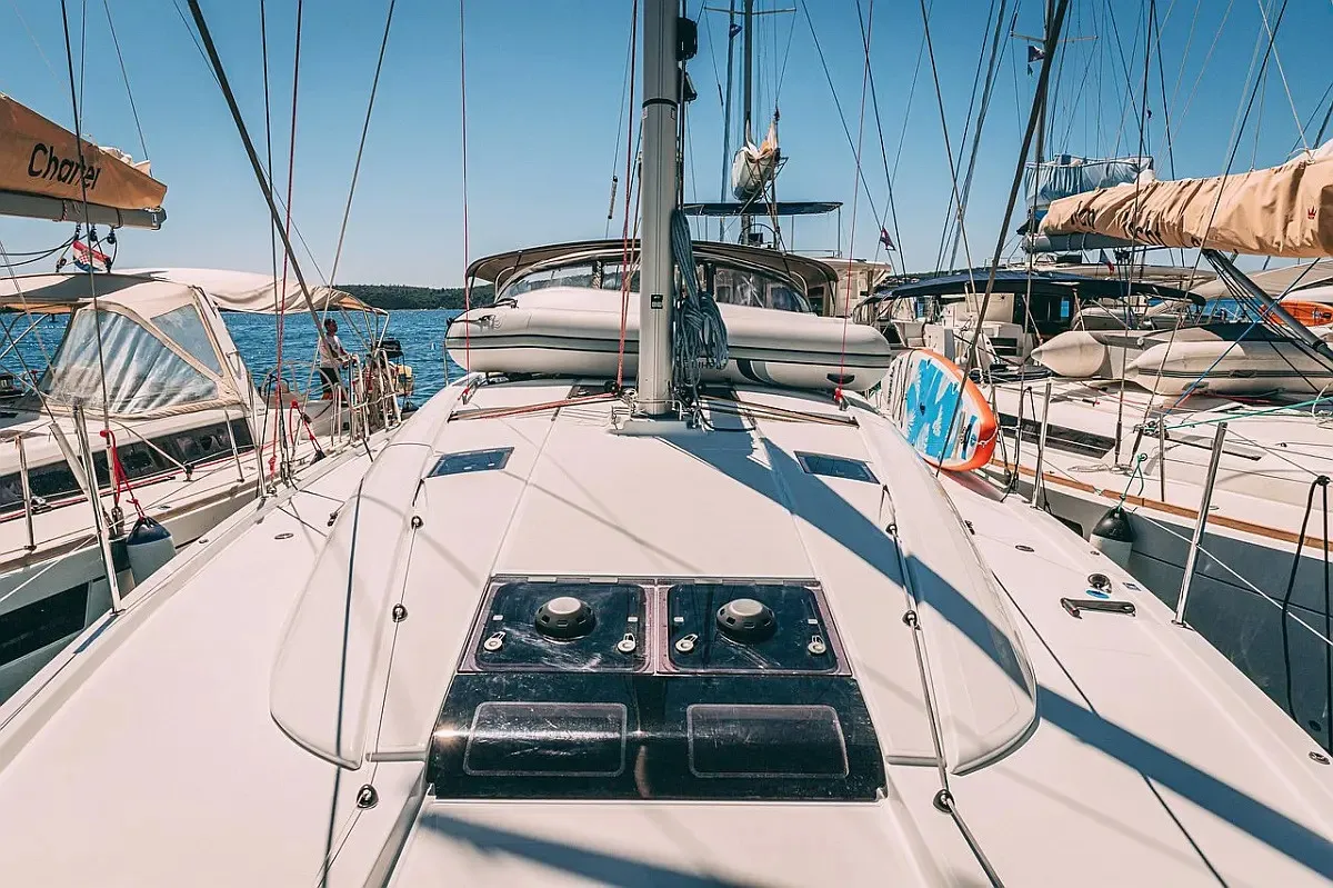 Jeanneau 54 YELMO — фотография яхты 12