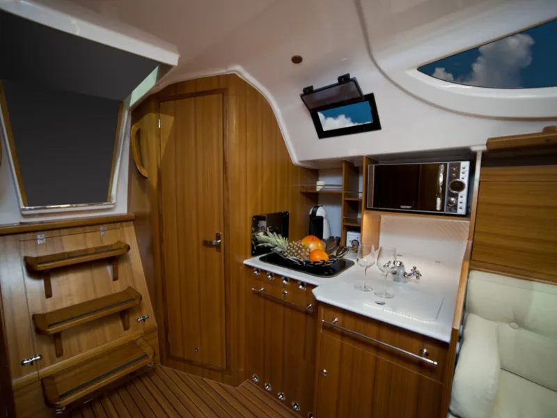 Maxus 33.1 RS Prestige Santorini — fotografia jachty 2