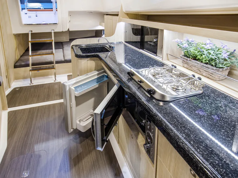 Nexus Revo 870 Prestige La Pelosa — фотография яхты 3