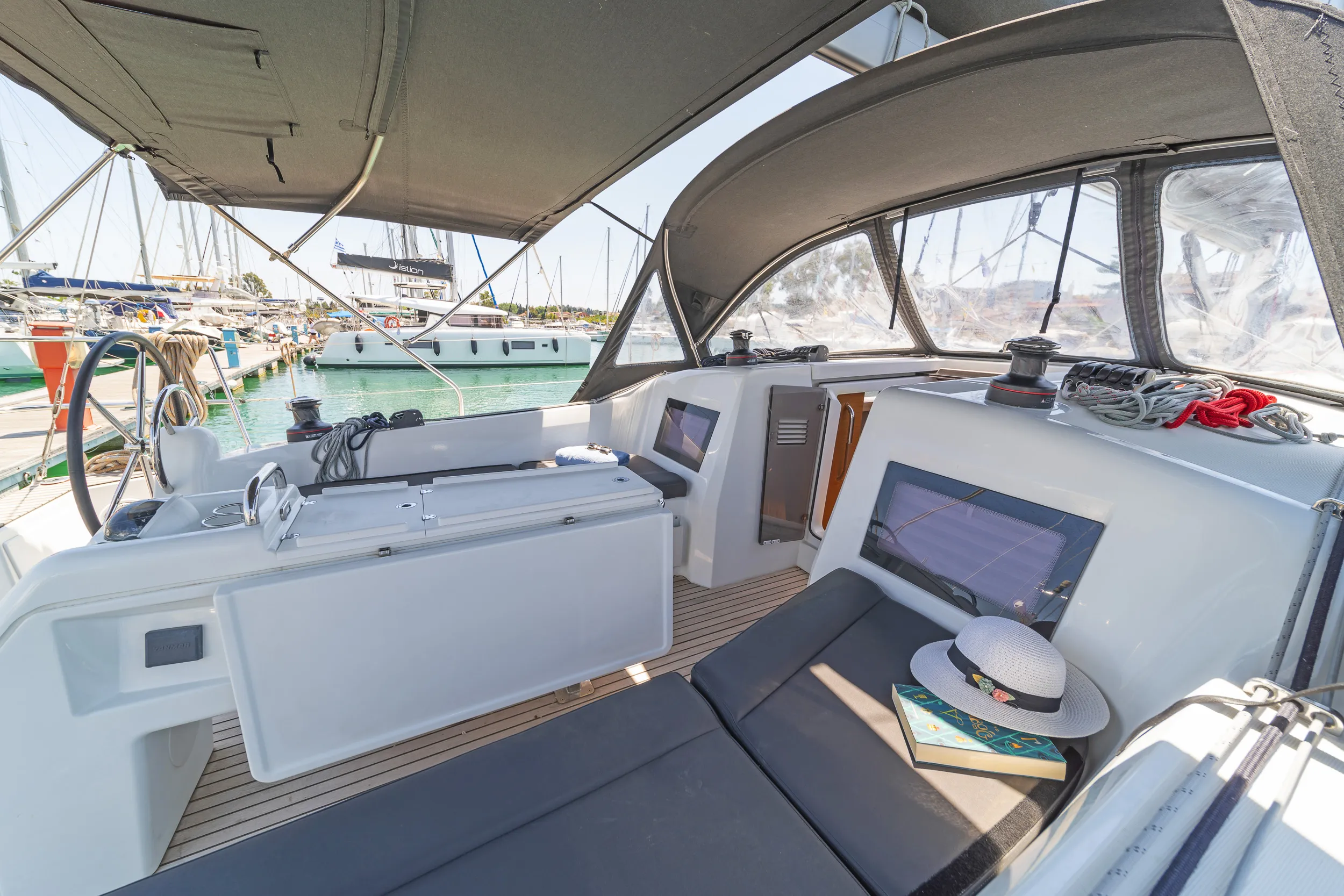 Sun Odyssey 410 Sea Whisper — фотография яхты 10