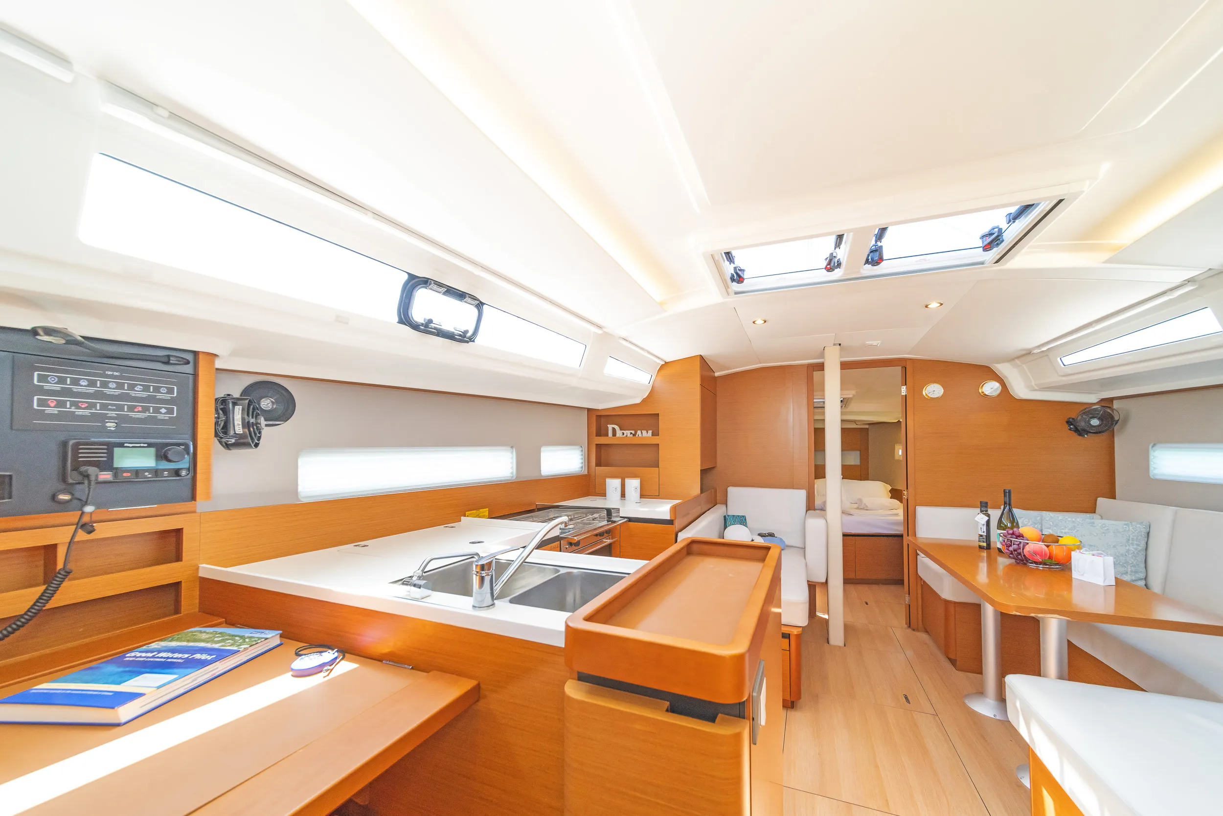 Sun Odyssey 410 Sea Whisper — фотография яхты 11