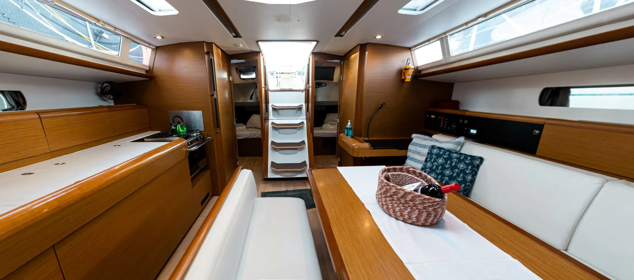 Sun Odyssey 479 FILIPPOS I Boat location in LEFKAS MARINA, D-marin 1 SUP FREE — fotografia jachty 19