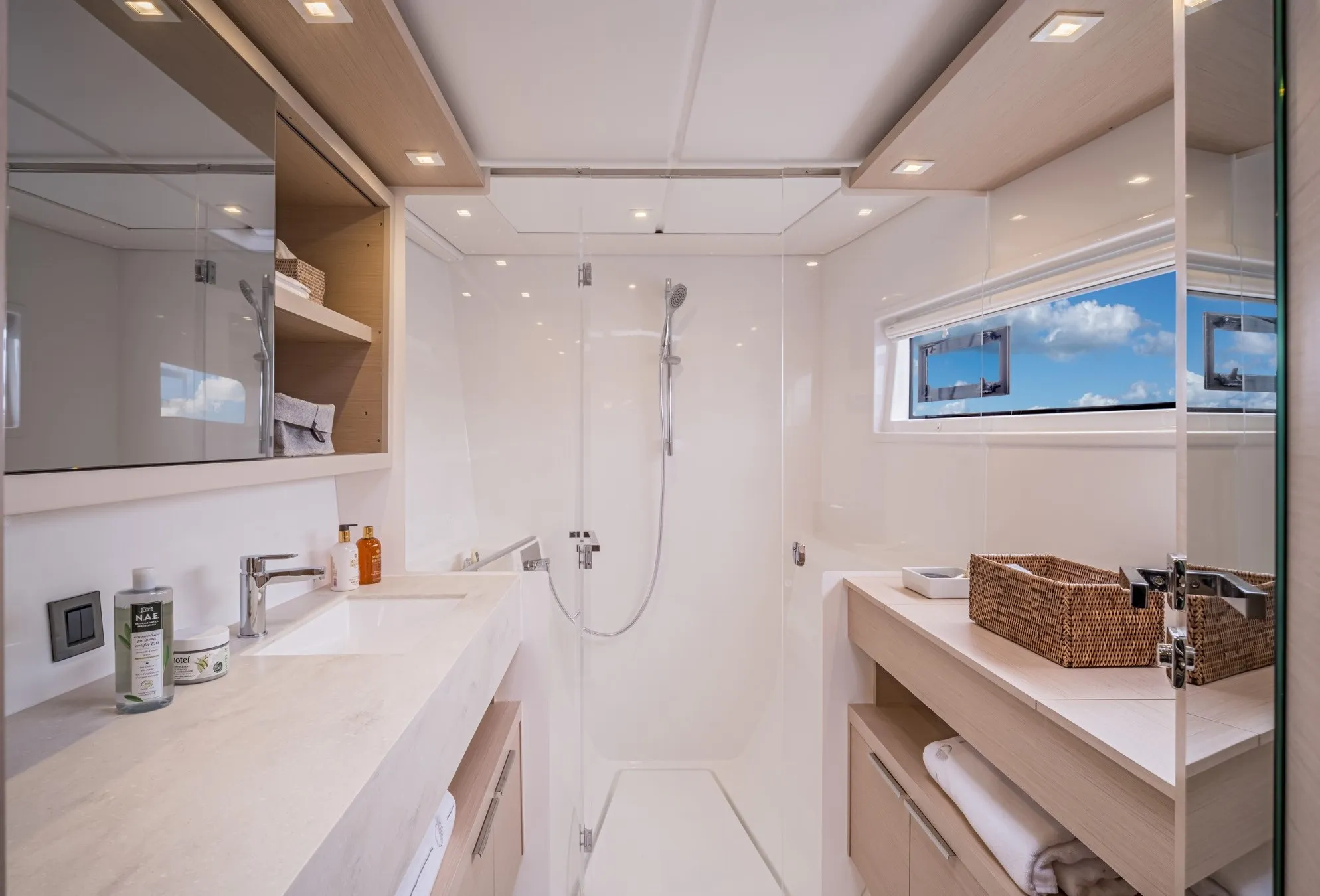 Lagoon 46 Thirteen — yacht photo 2