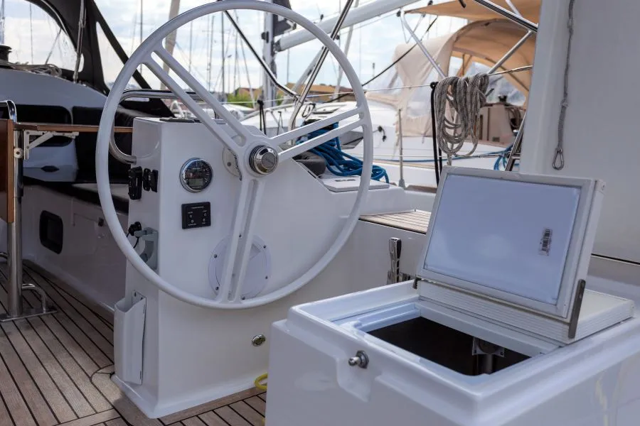Elan Impression 45.1 BAD BUOY — foto dello yacht n. 2