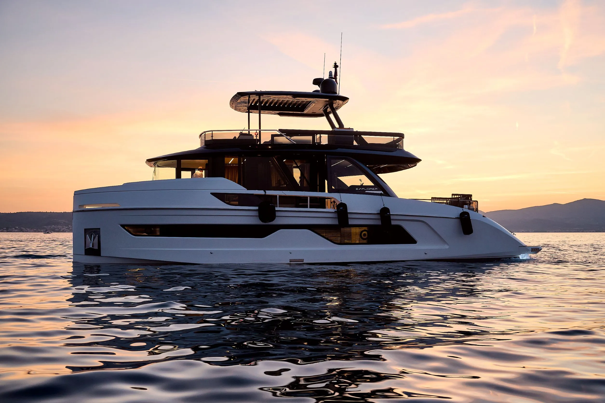 Explorer 62 Premium + — jahtikuva 2