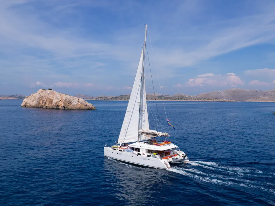 Lagoon 560 S2 ICEBERG — jachtfoto 1