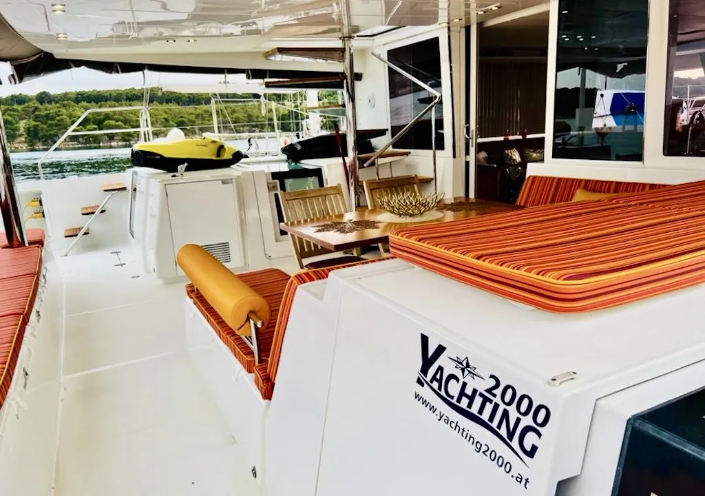 Lagoon 560 S2 ICEBERG — jahtikuva 2