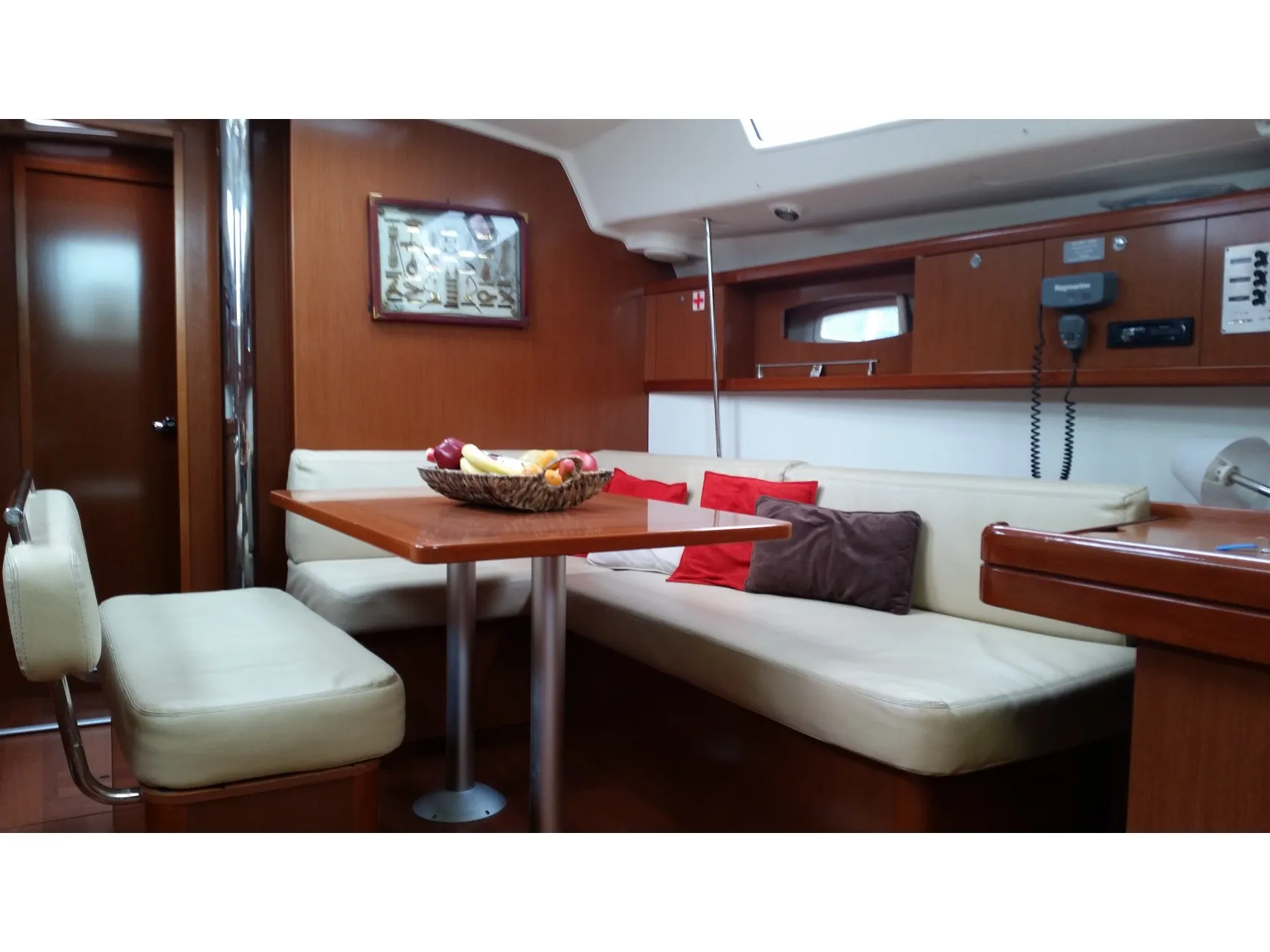 Oceanis 43 Carmen — jahtikuva 2