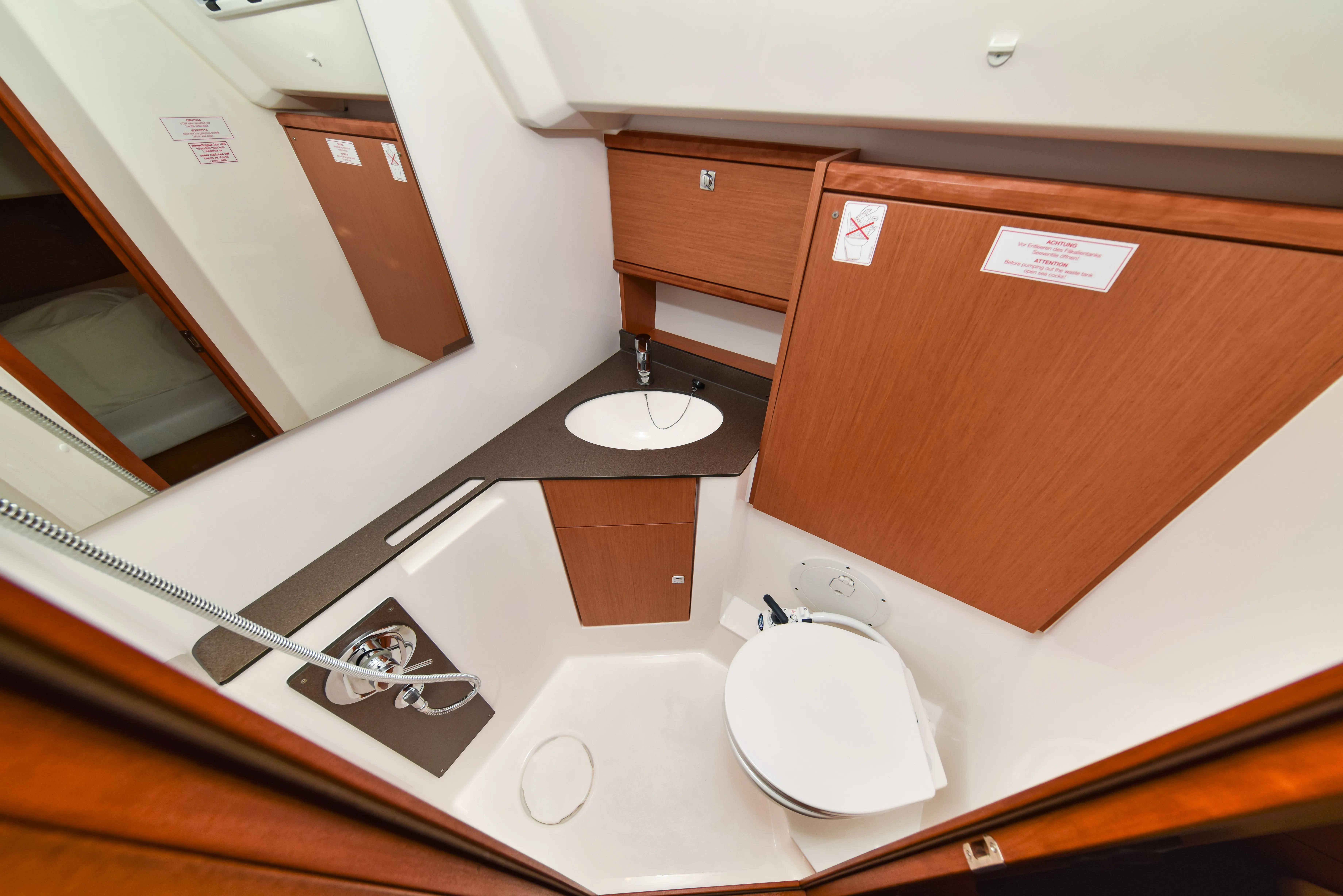 Bavaria Cruiser 46 Borgo Erizzo — фотография яхты 16
