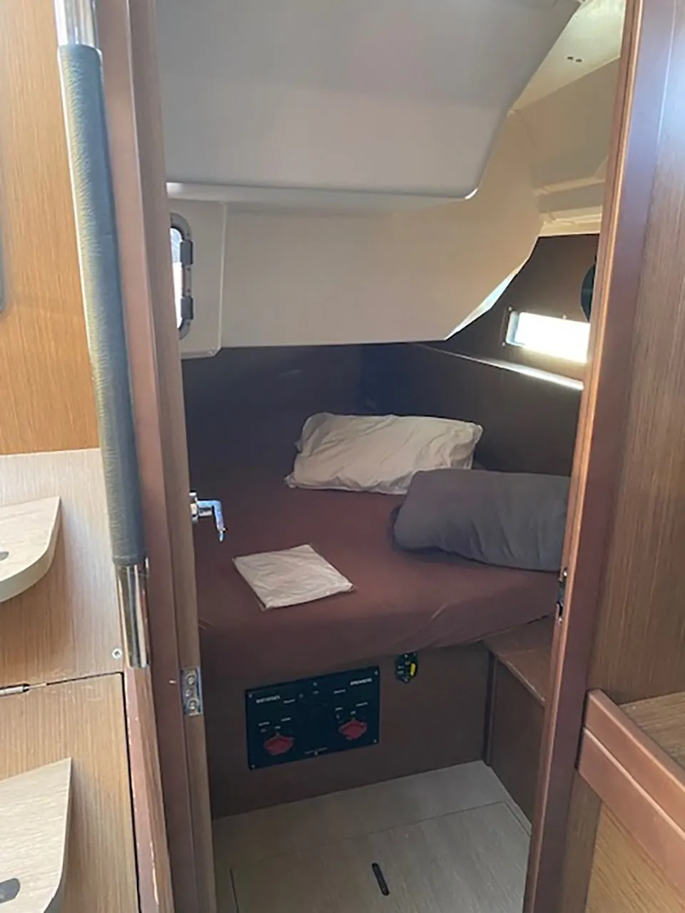Oceanis 40.1 JEAN BART III — yacht photo 2