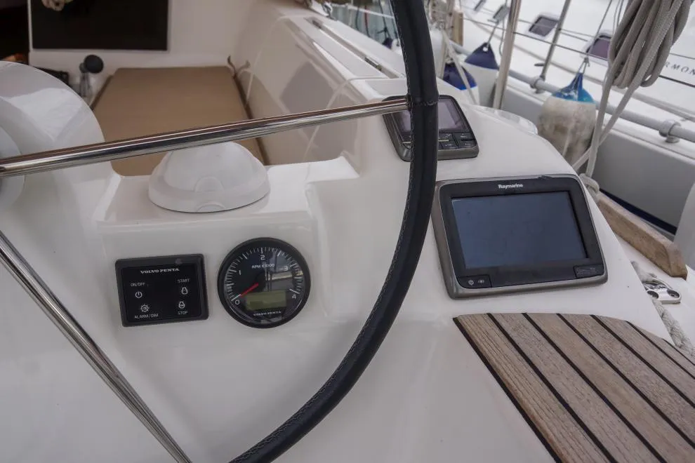 Dufour 382 Grand Large Premium — yacht photo 2