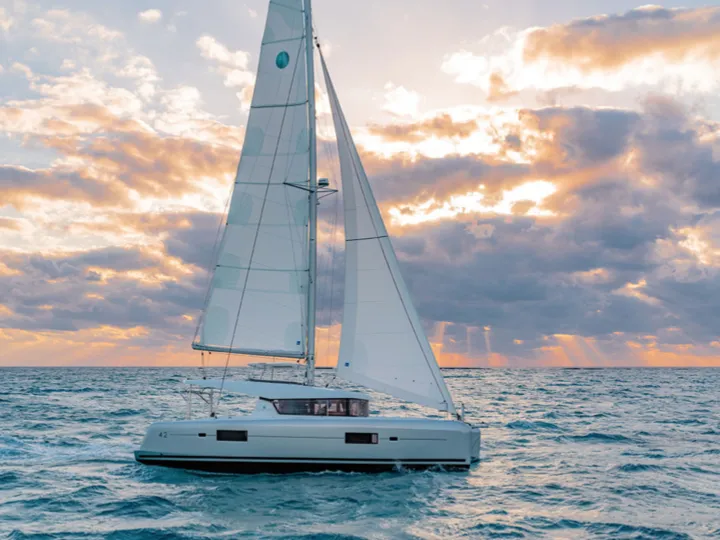 Lagoon 42 Bellatrix — фотография яхты 1