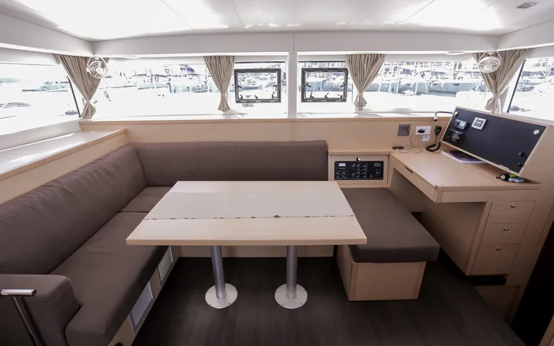 Lagoon 400 Mare Quiero — jahtikuva 5