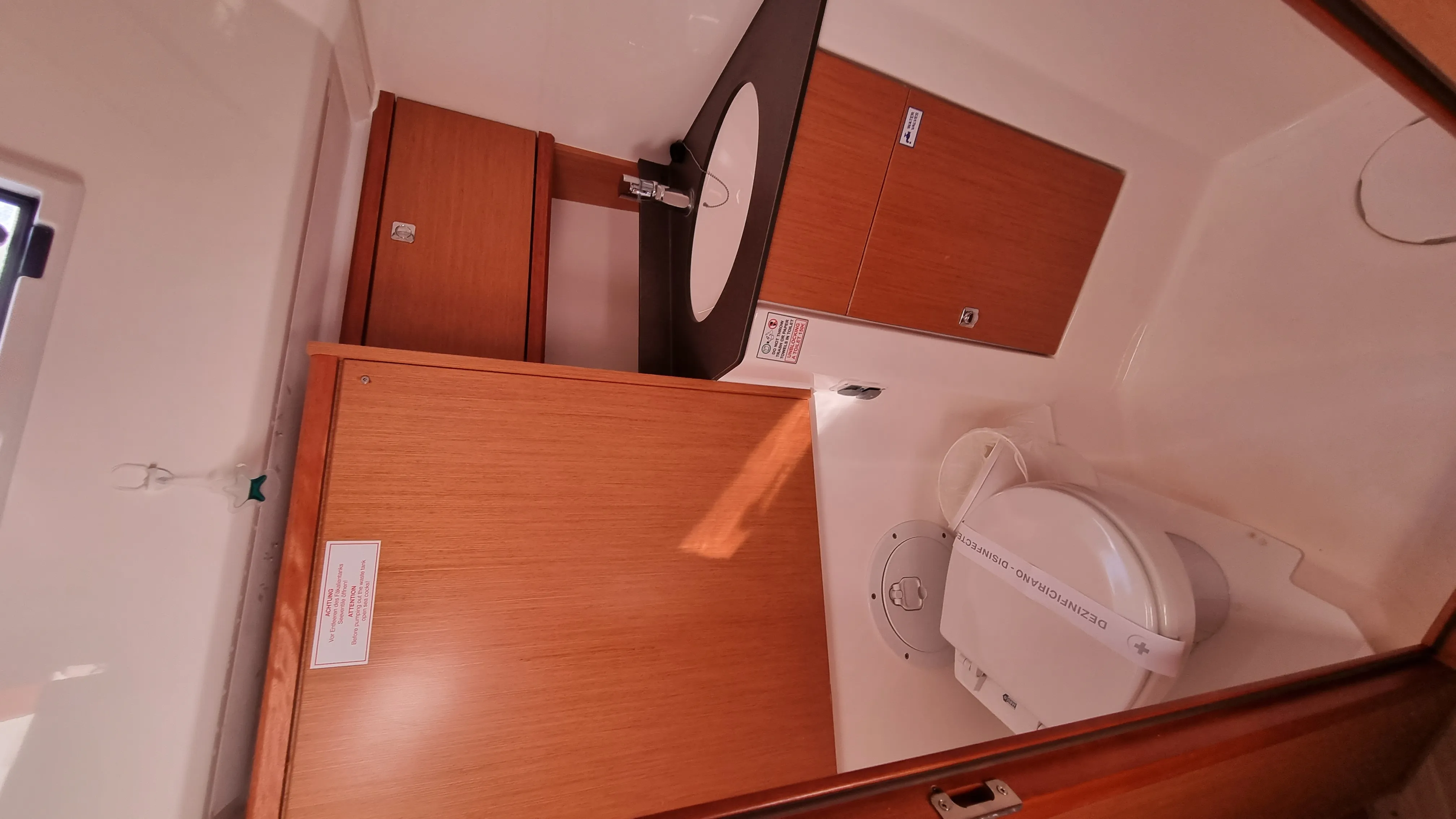 Bavaria Cruiser 46 Spring Dolphin — фотография яхты 4