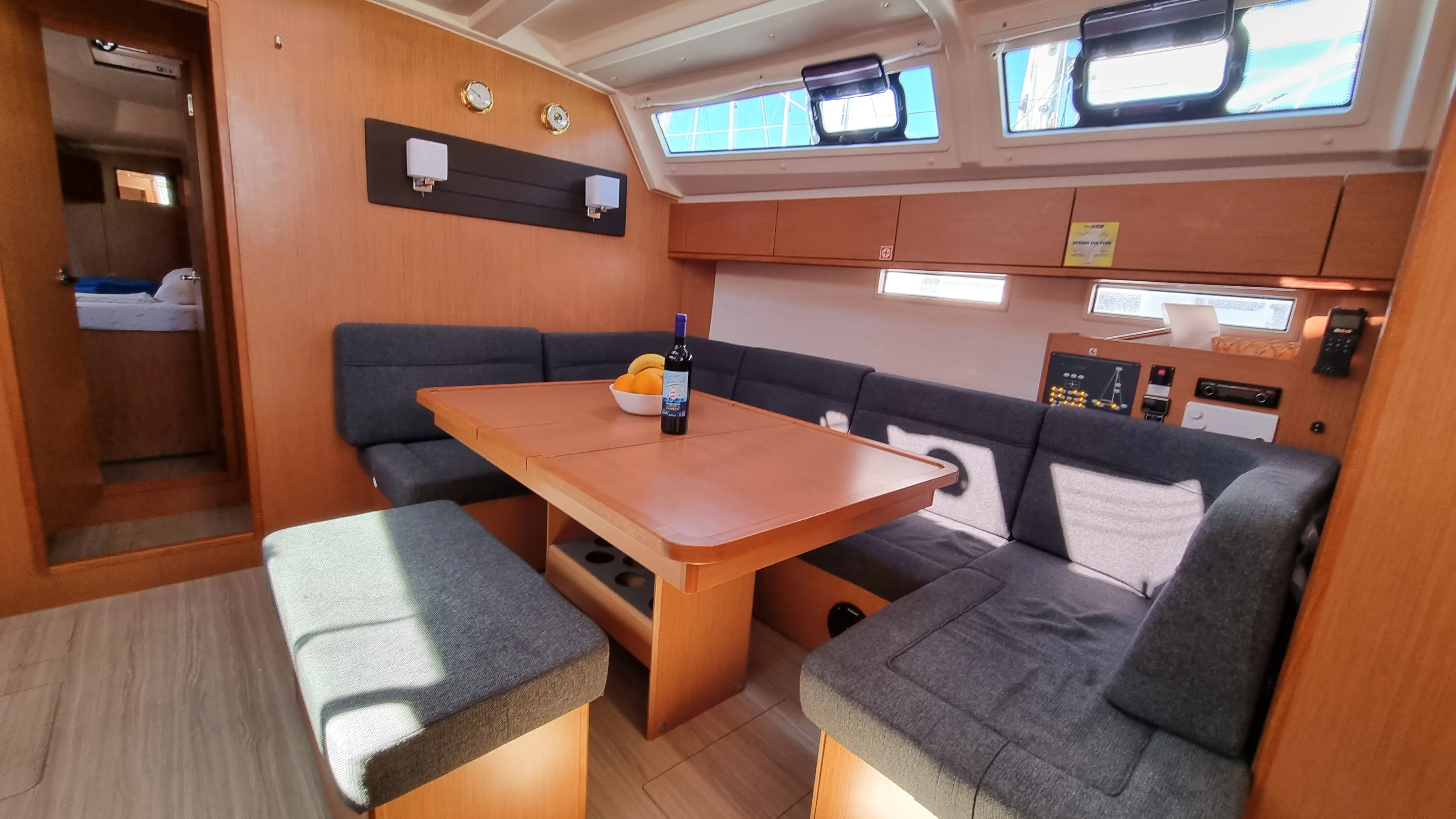 Bavaria Cruiser 46 Spring Dolphin — фотография яхты 21