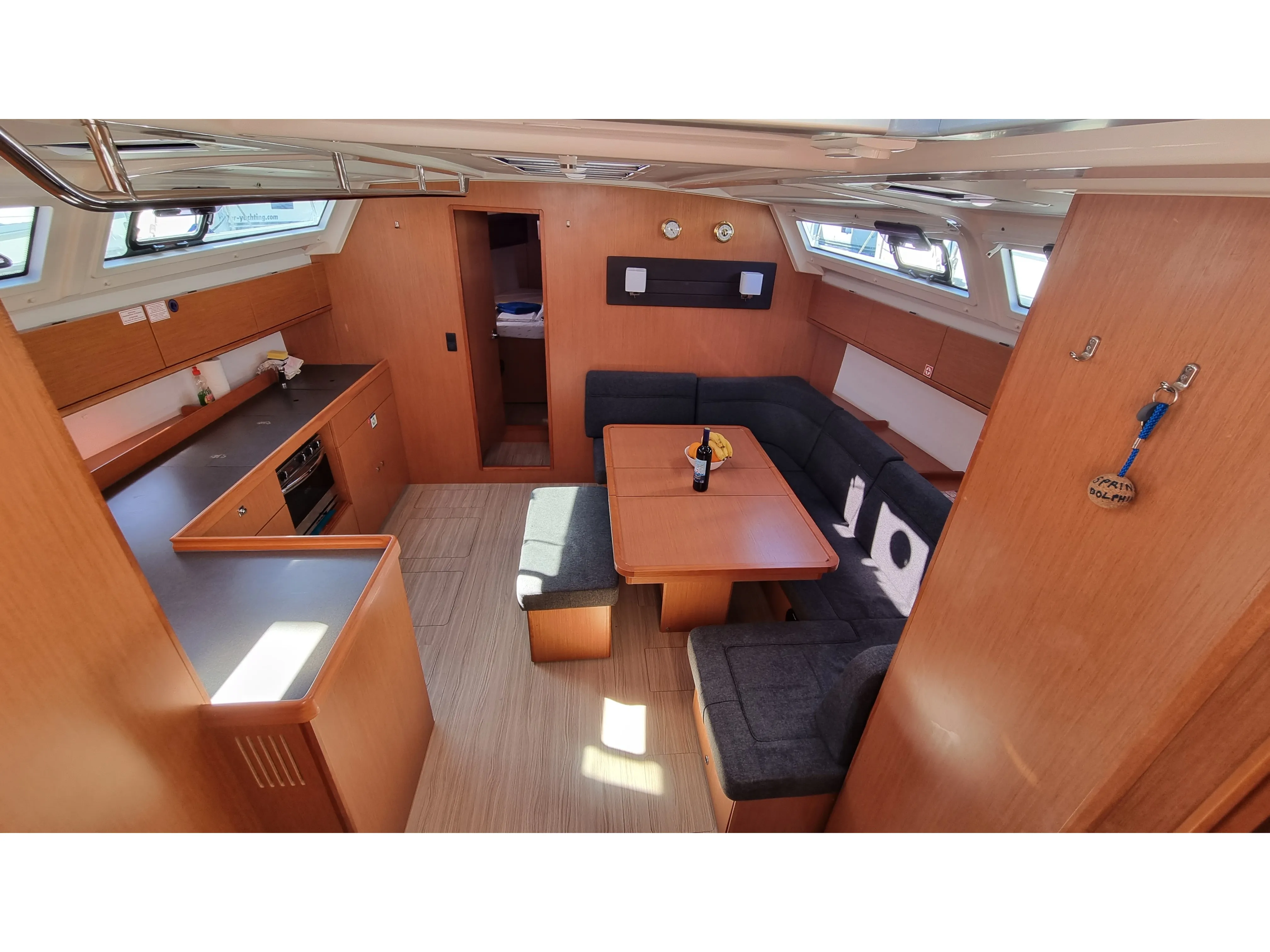 Bavaria Cruiser 46 Spring Dolphin — фотография яхты 17