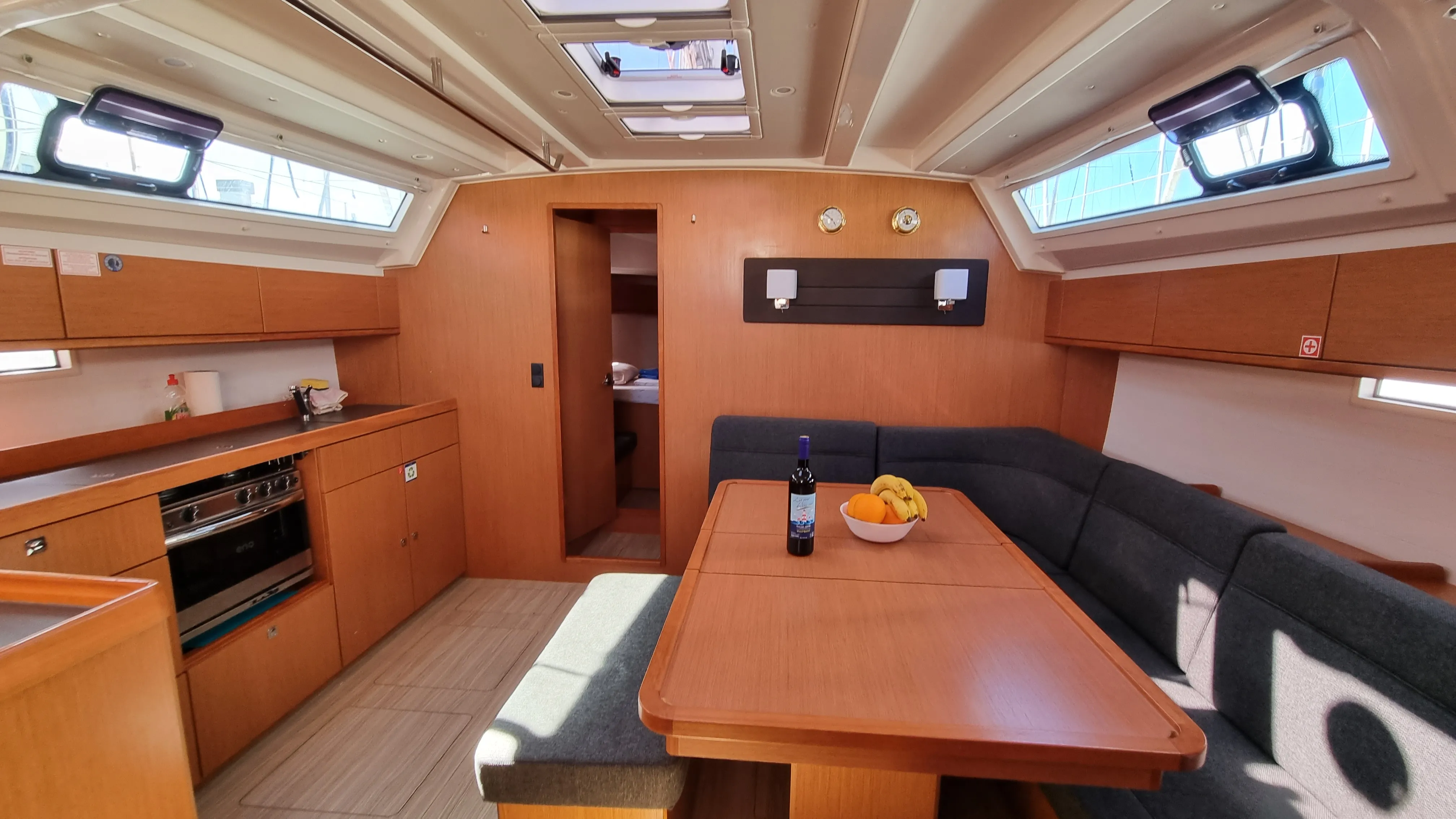 Bavaria Cruiser 46 Spring Dolphin — фотография яхты 10