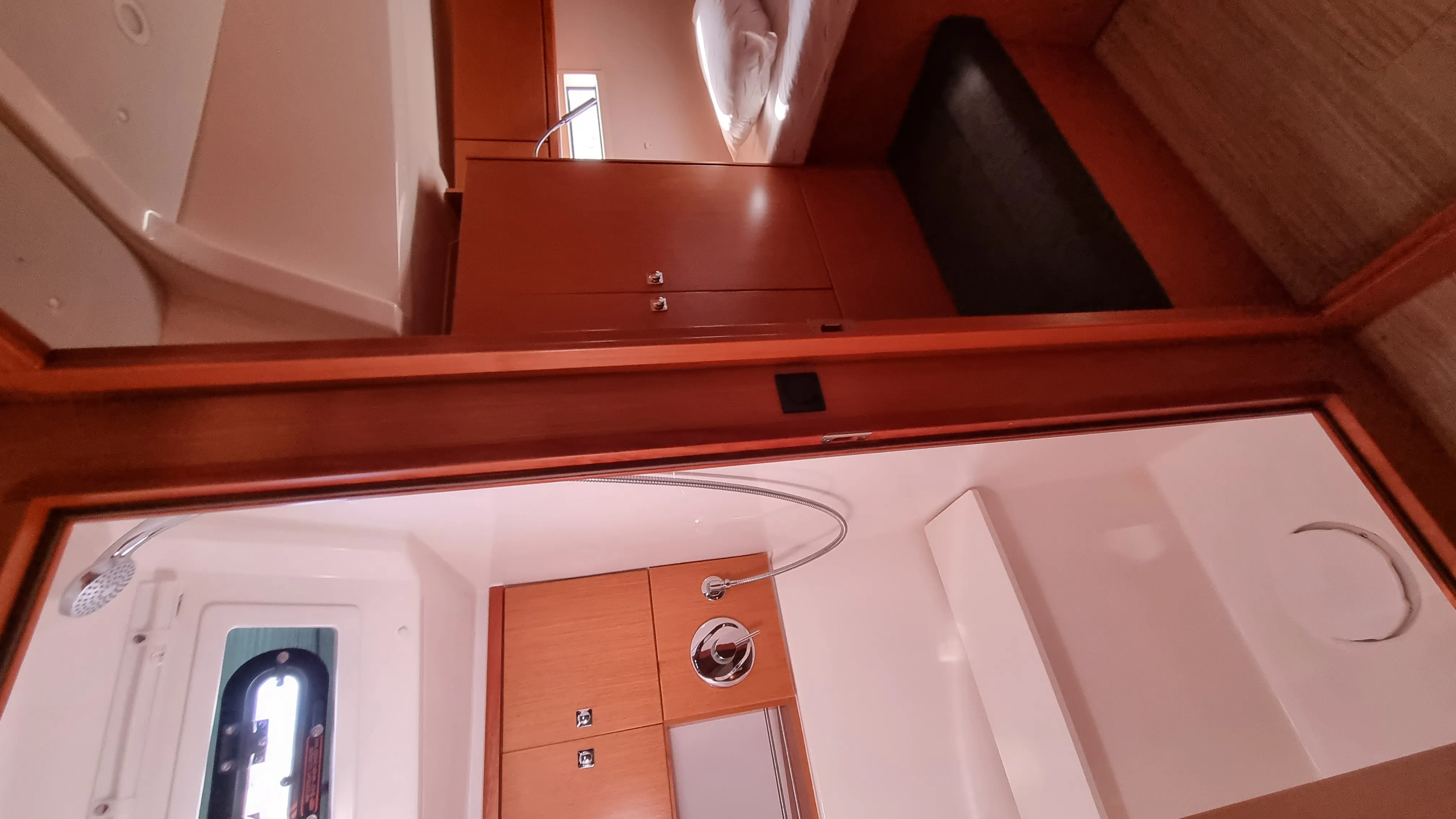 Bavaria Cruiser 46 Spring Dolphin — фотография яхты 20