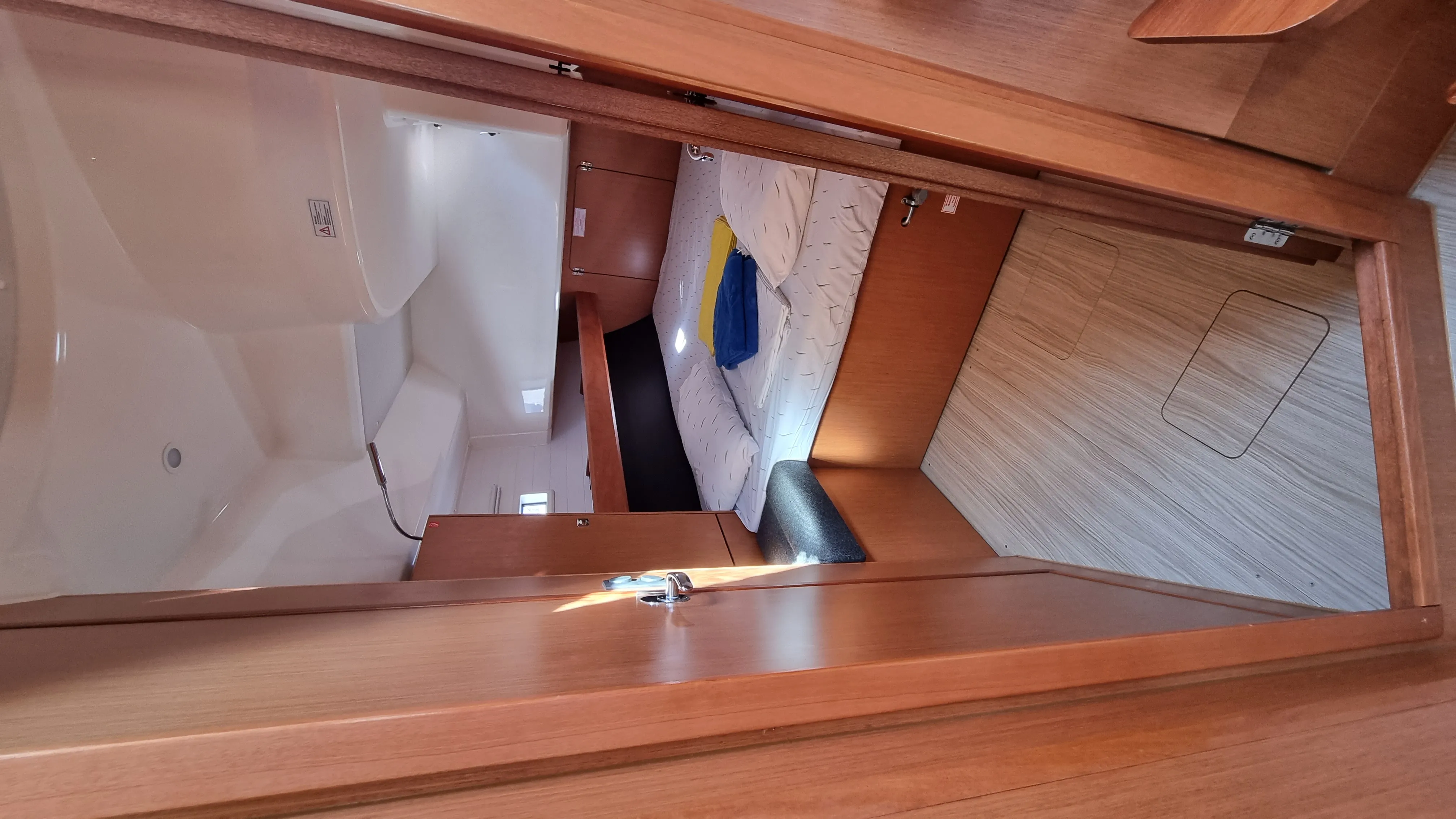 Bavaria Cruiser 46 Spring Dolphin — фотография яхты 11