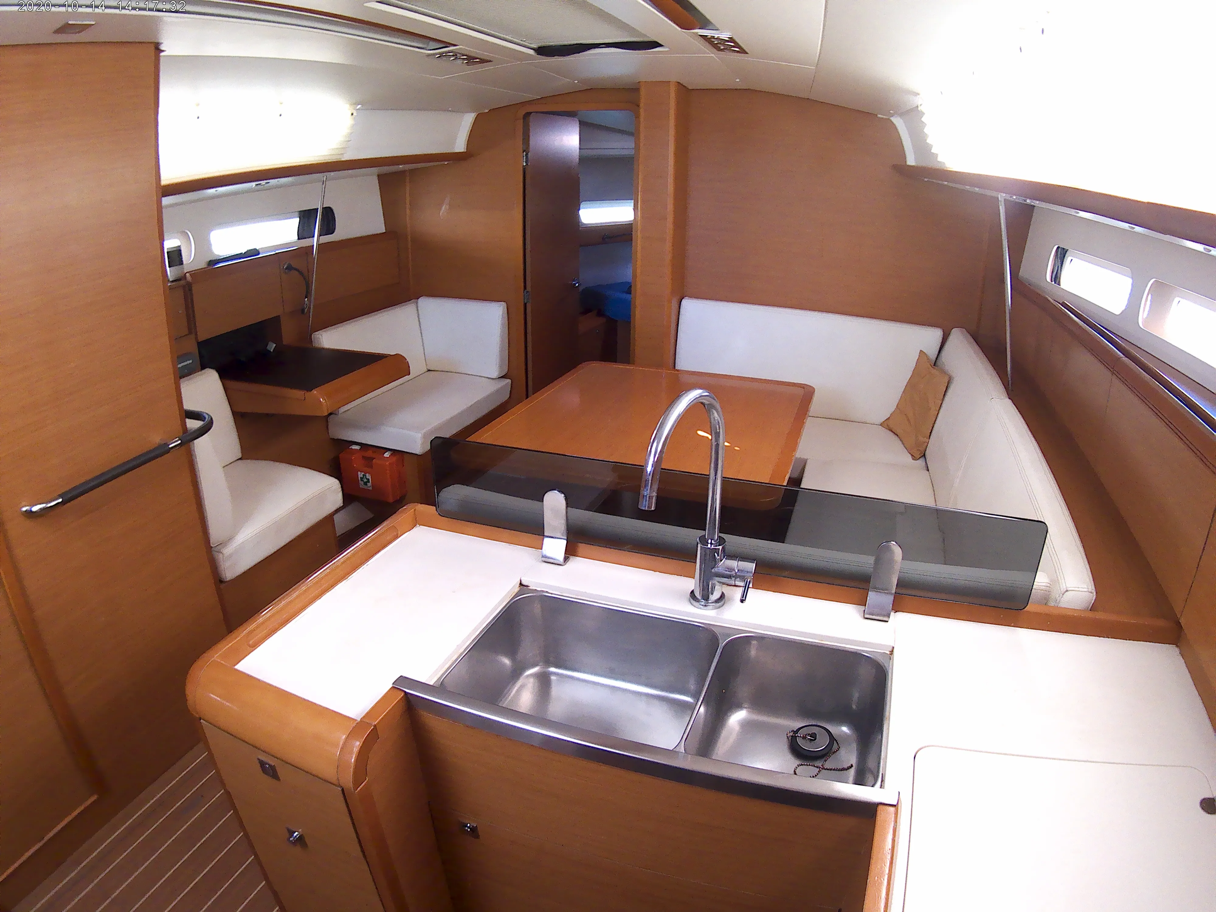 Sun Odyssey 409 Traveller — foto dello yacht n. 4