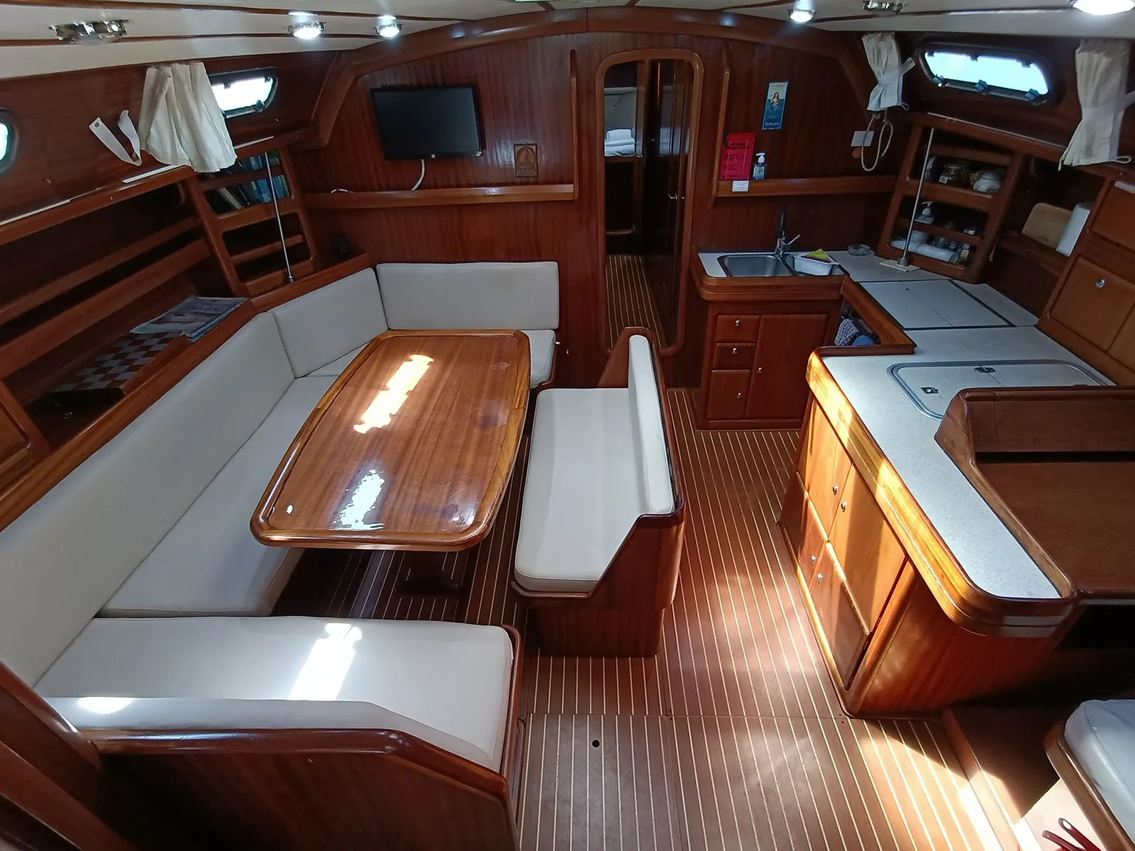 Bavaria 50 Kyknos — фотография яхты 5