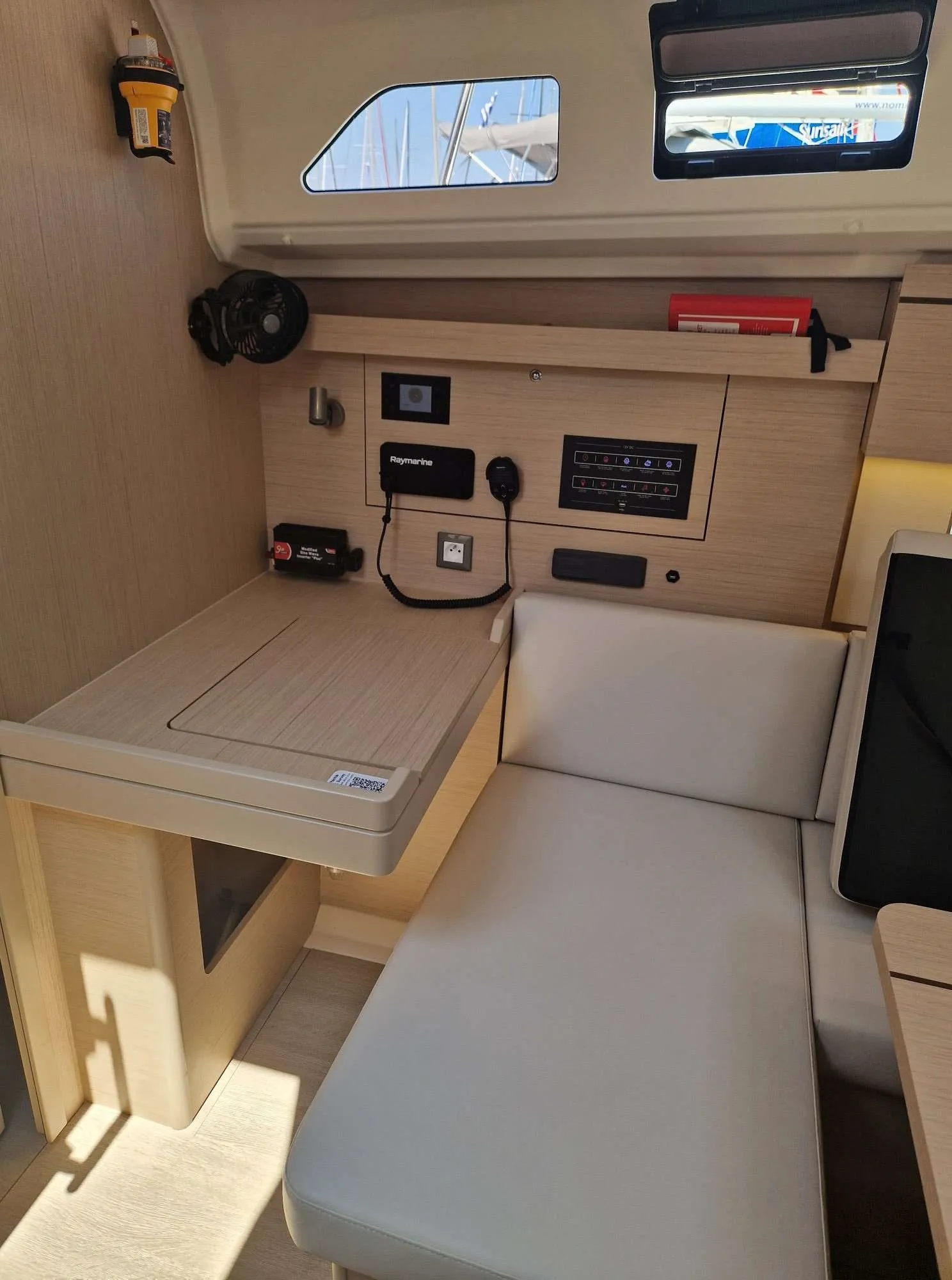 Oceanis 40.1 — фотография яхты 3