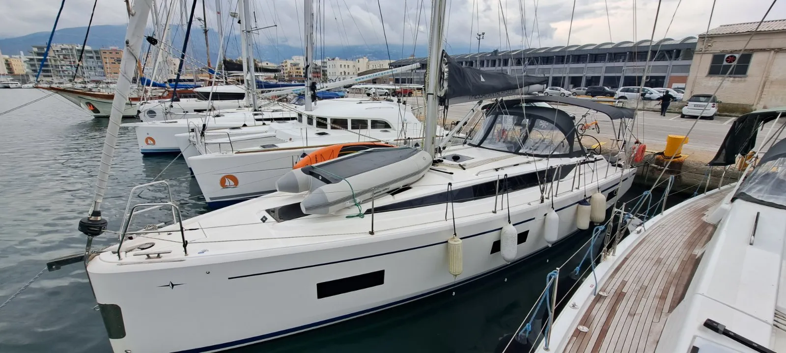 Bavaria C42 Nirvana — фотография яхты 3